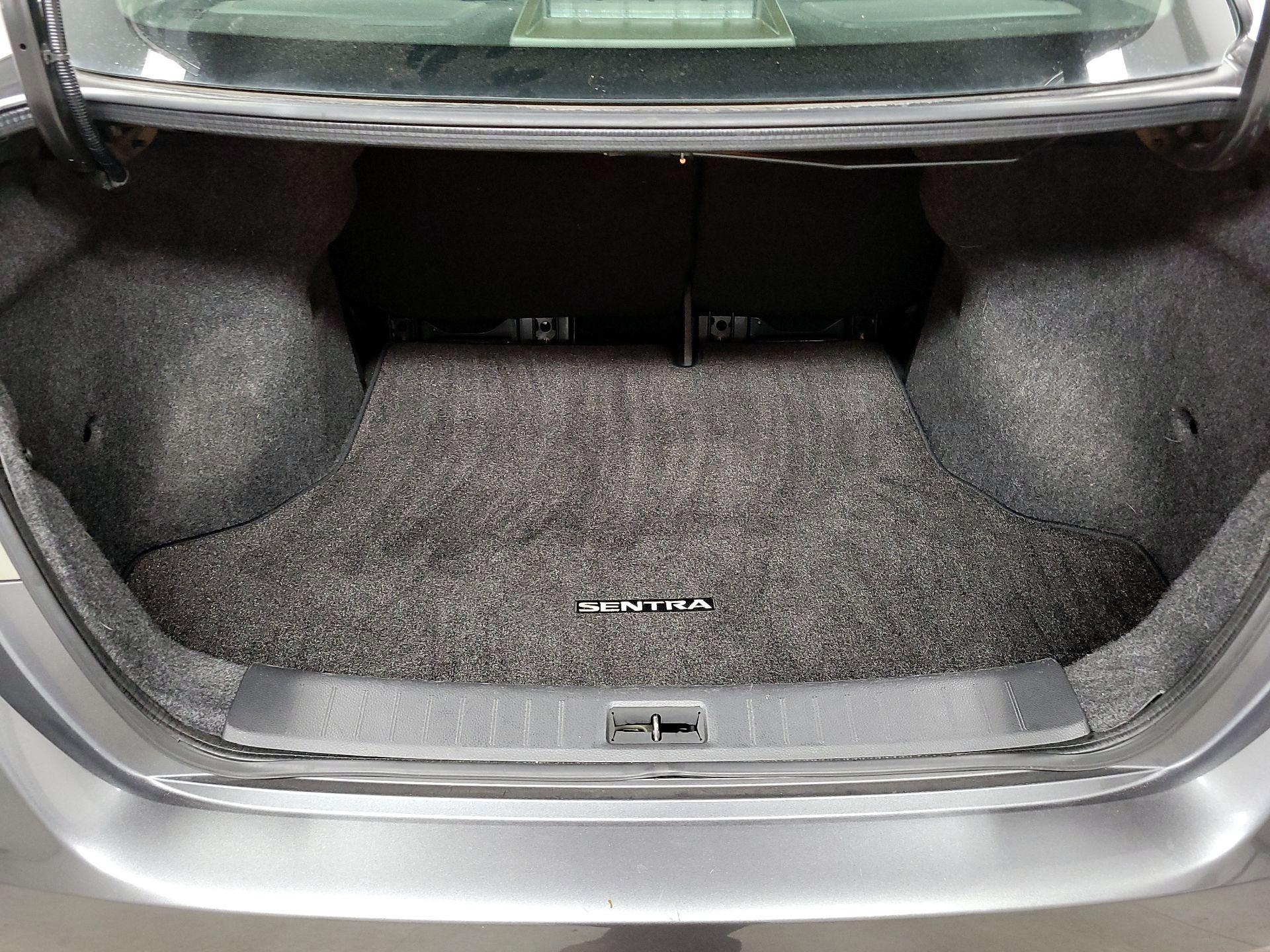 Thumbnail: 2015 Nissan Sentra - 17