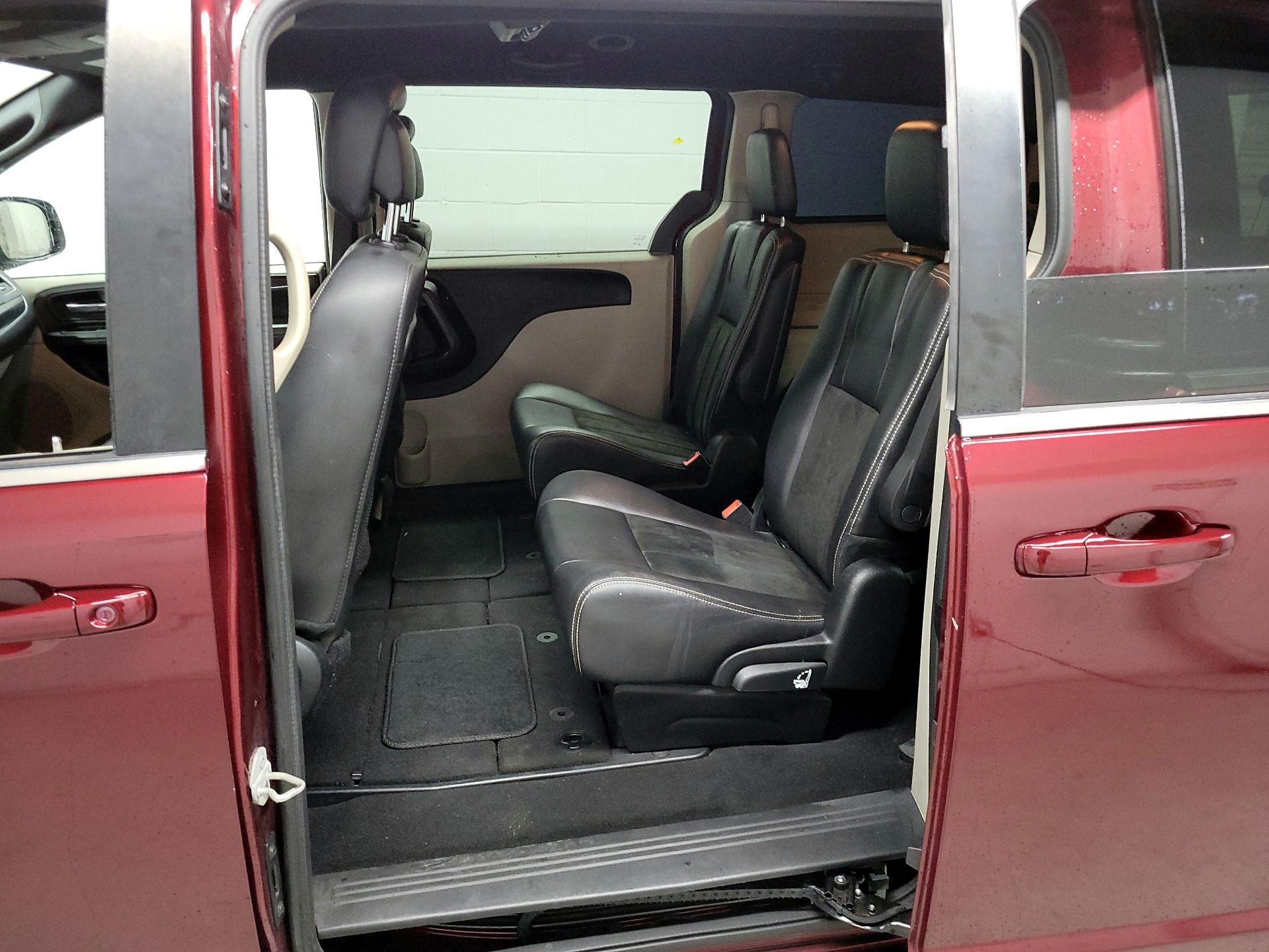 Thumbnail: 2019 Dodge Grand Caravan - 16