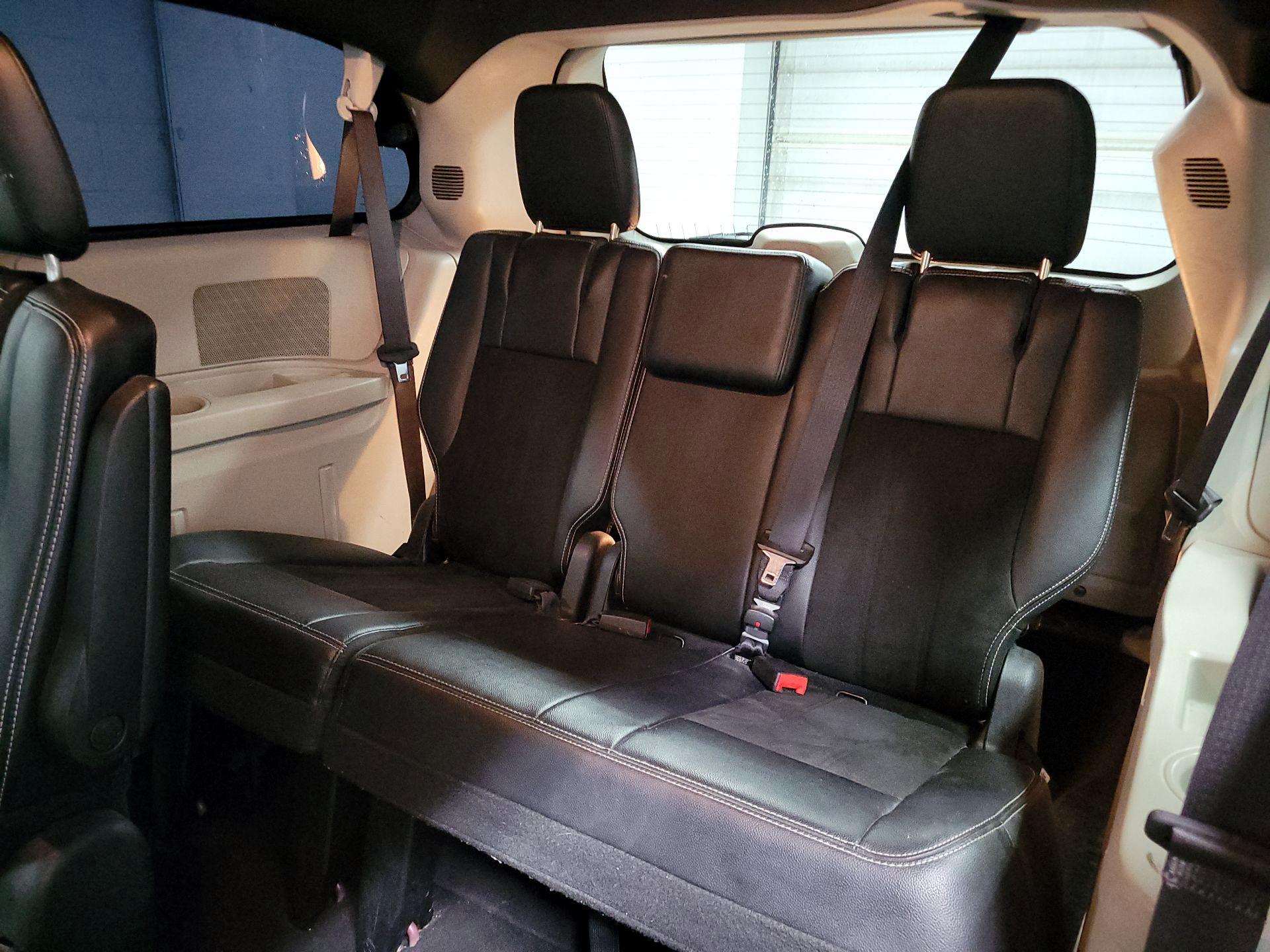 Thumbnail: 2019 Dodge Grand Caravan - 17