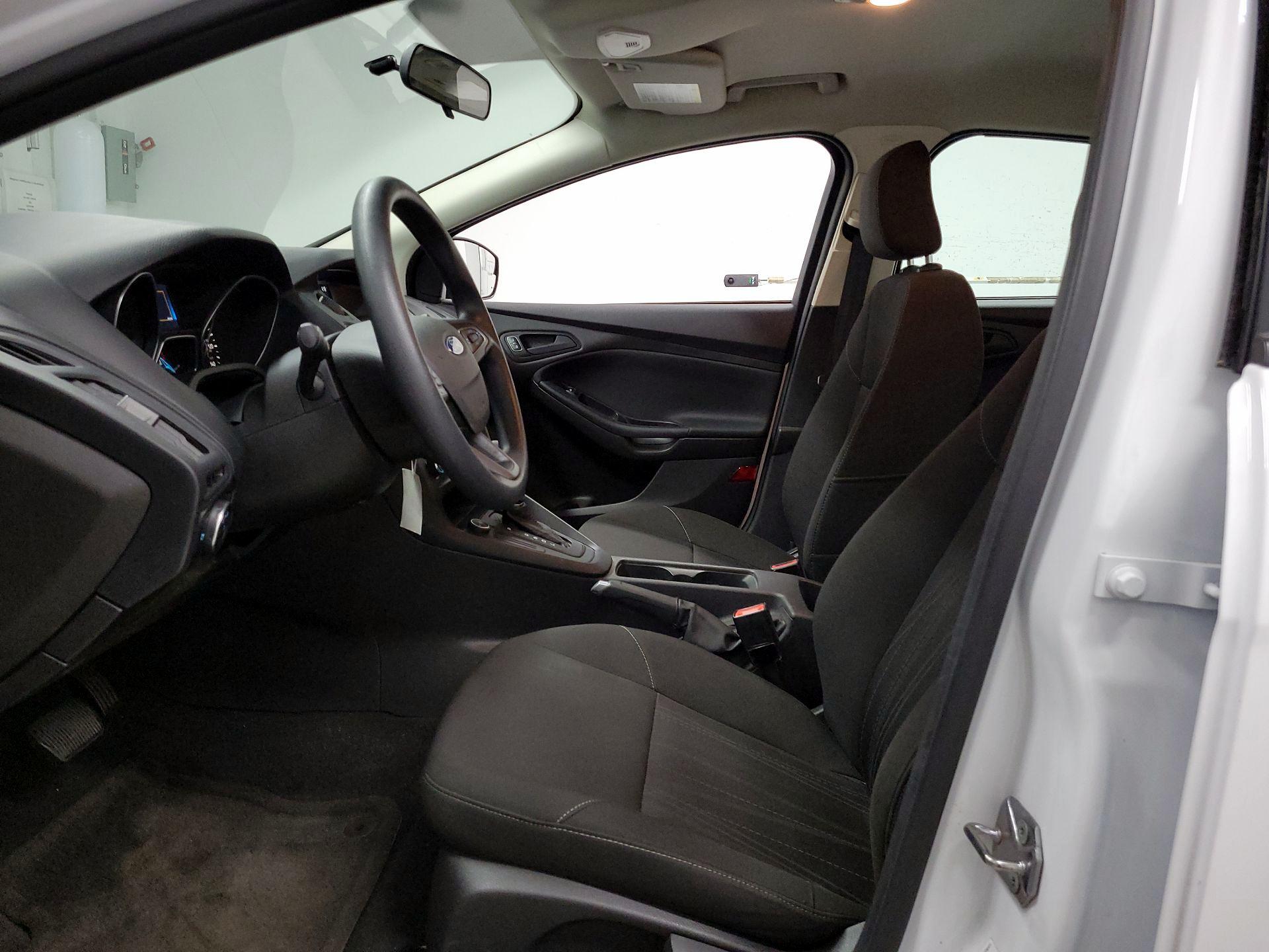 Thumbnail: 2015 Ford Focus - 9