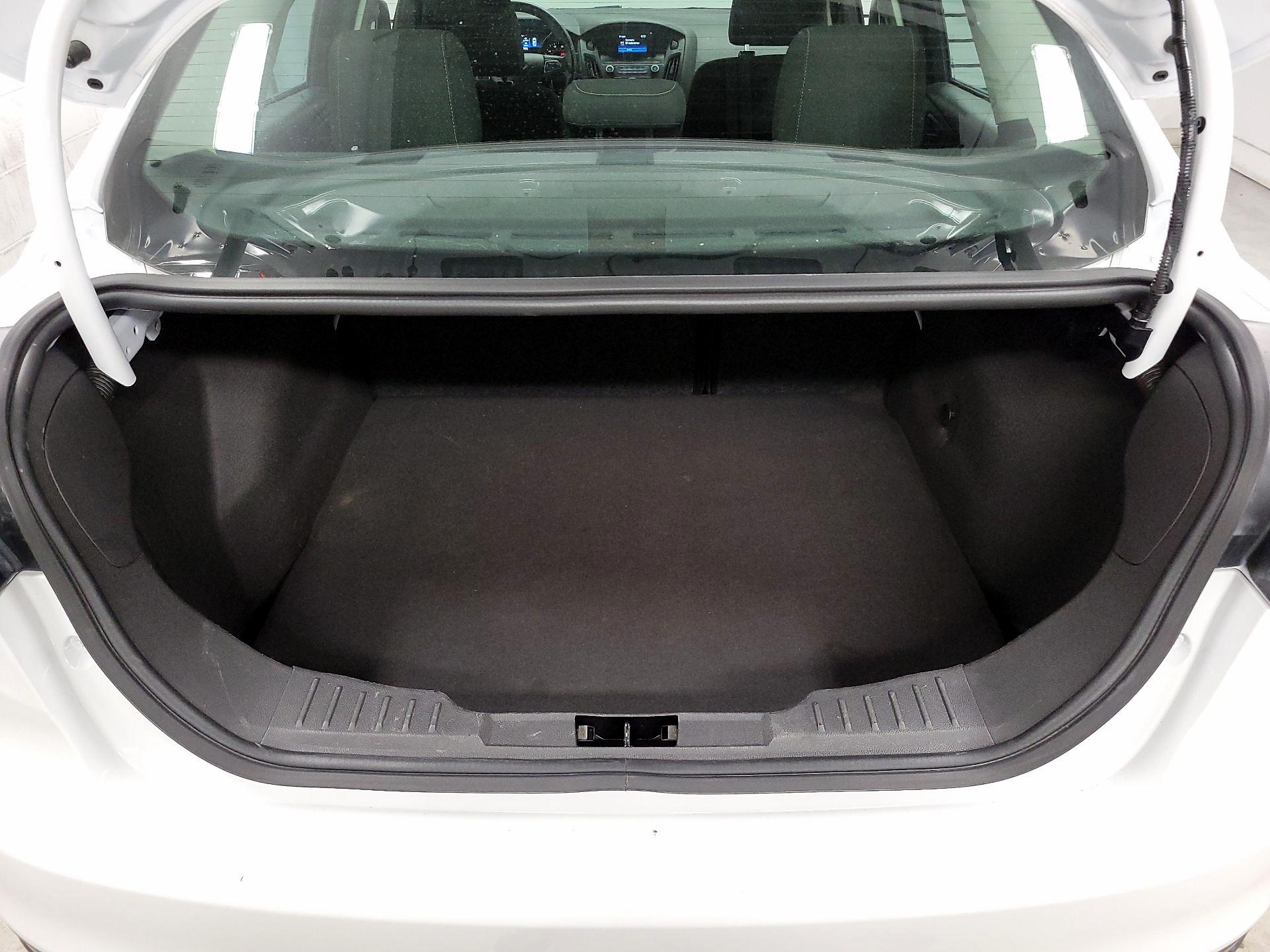 Thumbnail: 2015 Ford Focus - 16