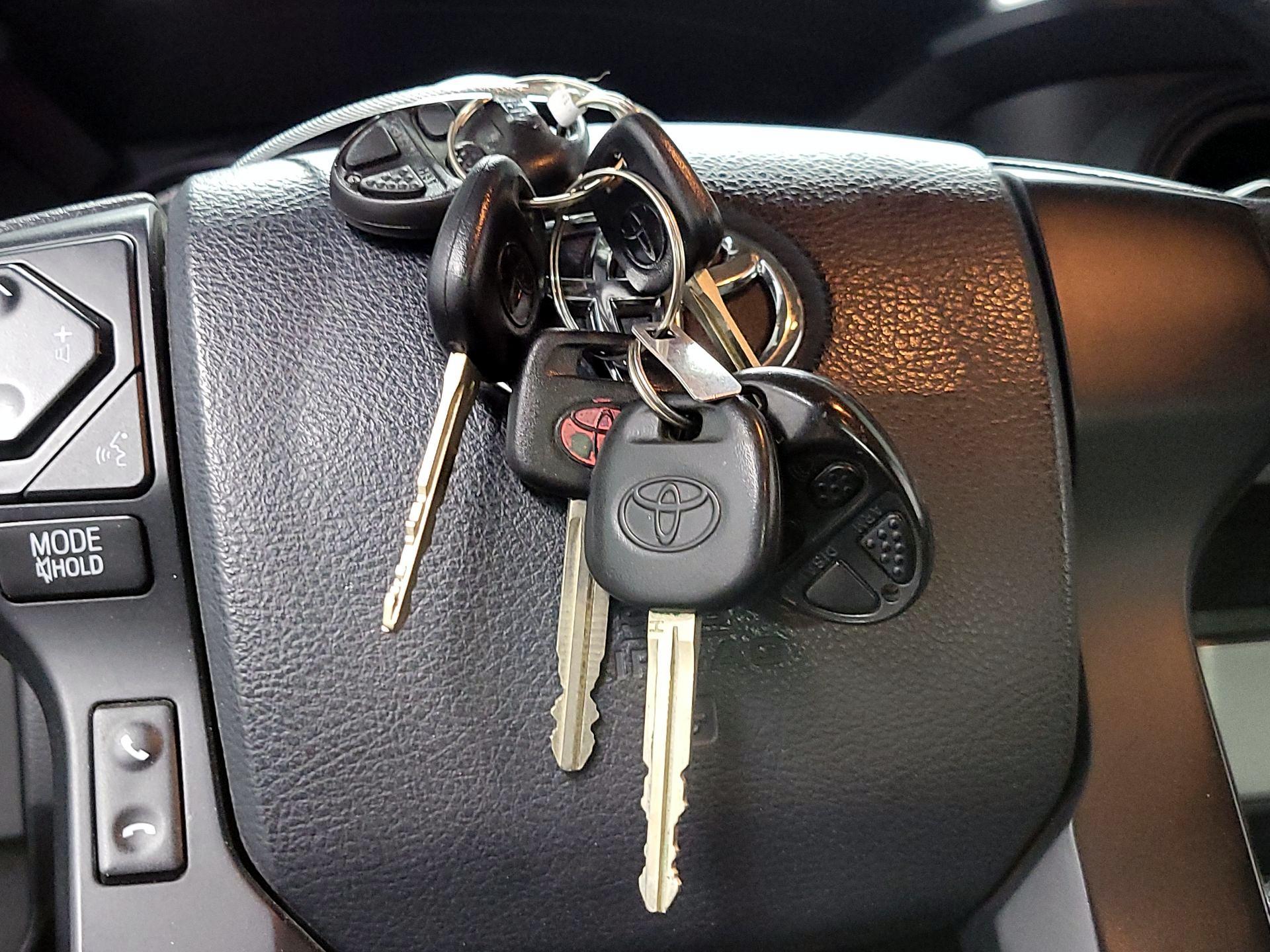 Thumbnail: 2017 Toyota Tacoma - 17