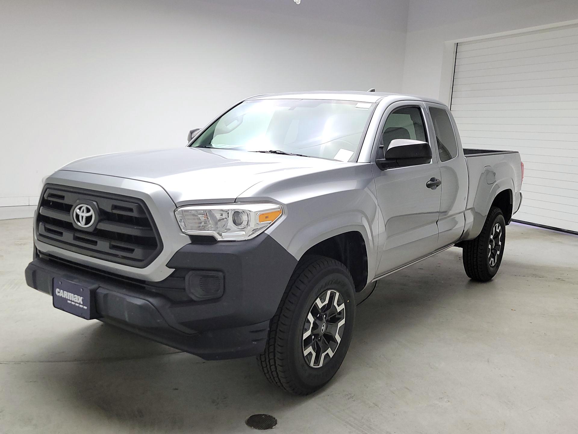 Thumbnail: 2017 Toyota Tacoma - 3