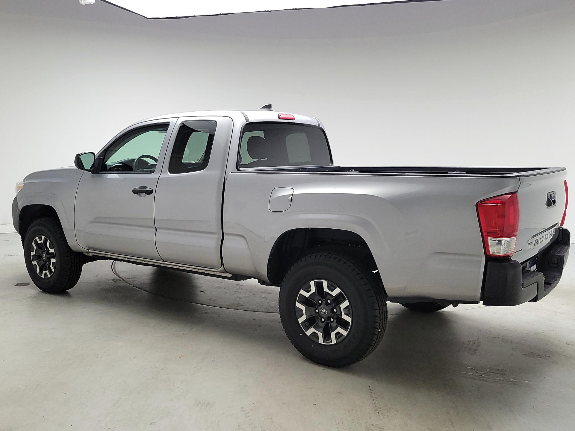 Thumbnail: 2017 Toyota Tacoma - 7