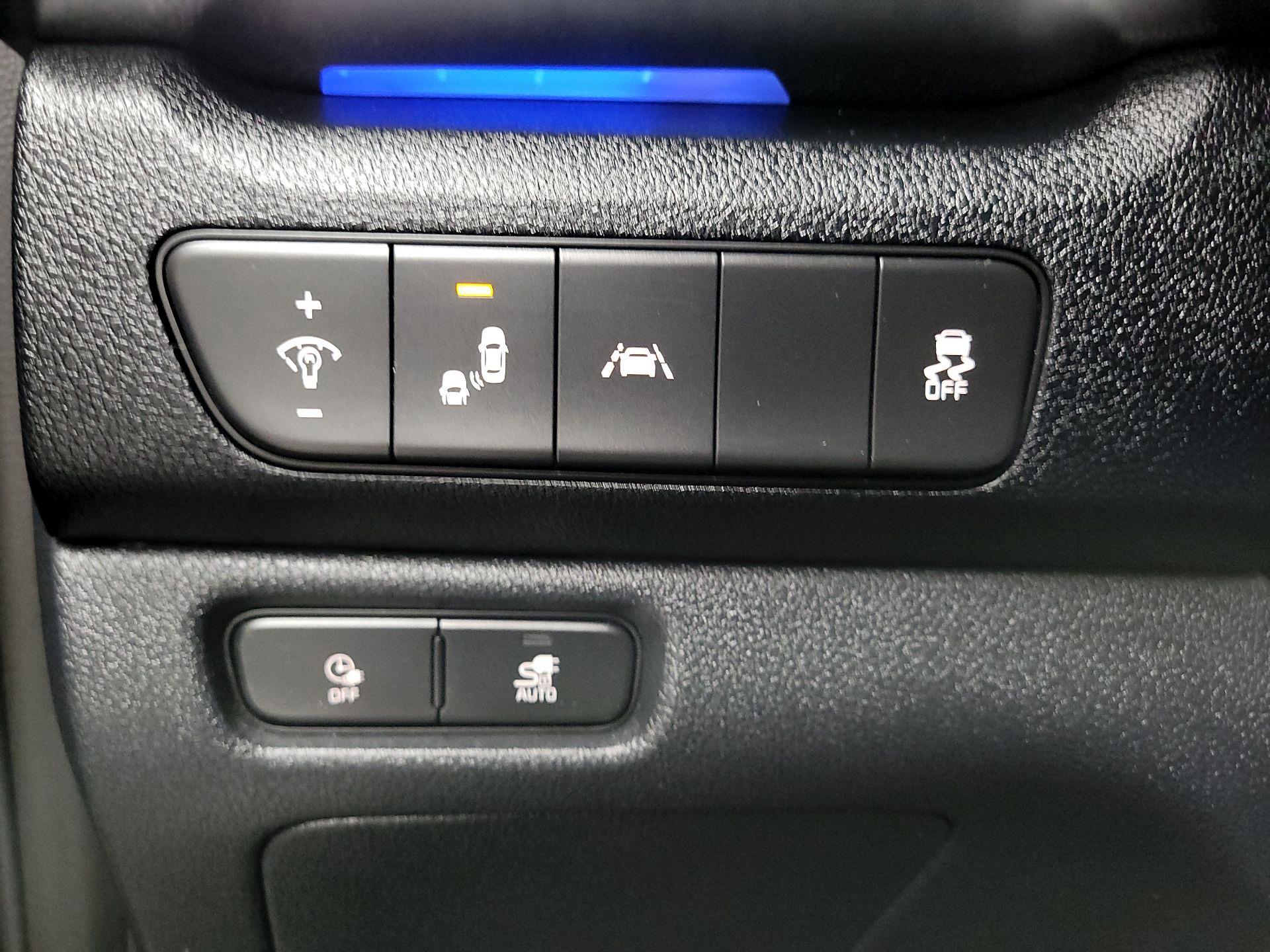 Thumbnail: 2020 Kia Niro - 11