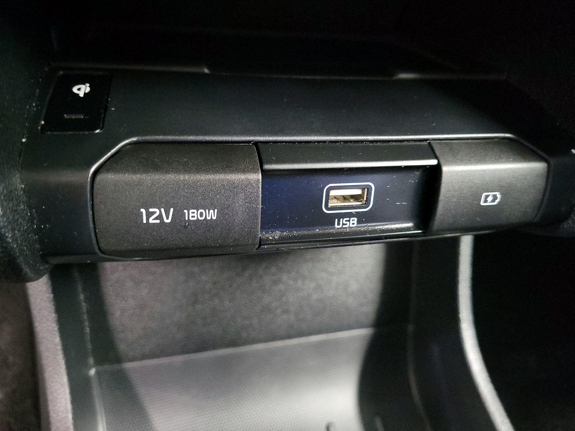 Thumbnail: 2020 Kia Niro - 17