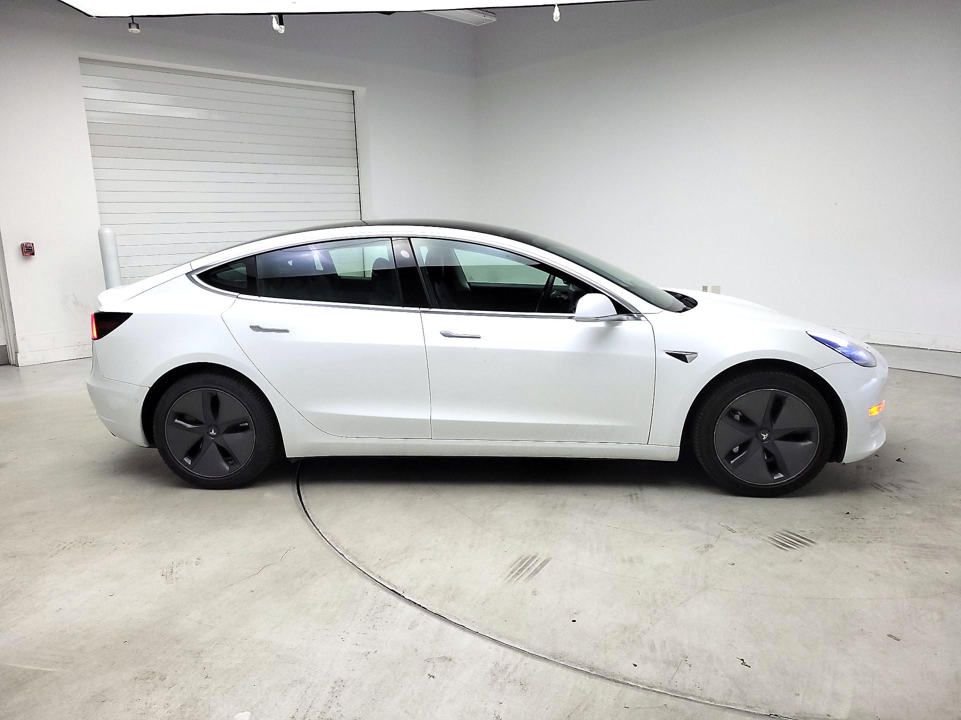 Thumbnail: 2020 Tesla Model 3 - 4