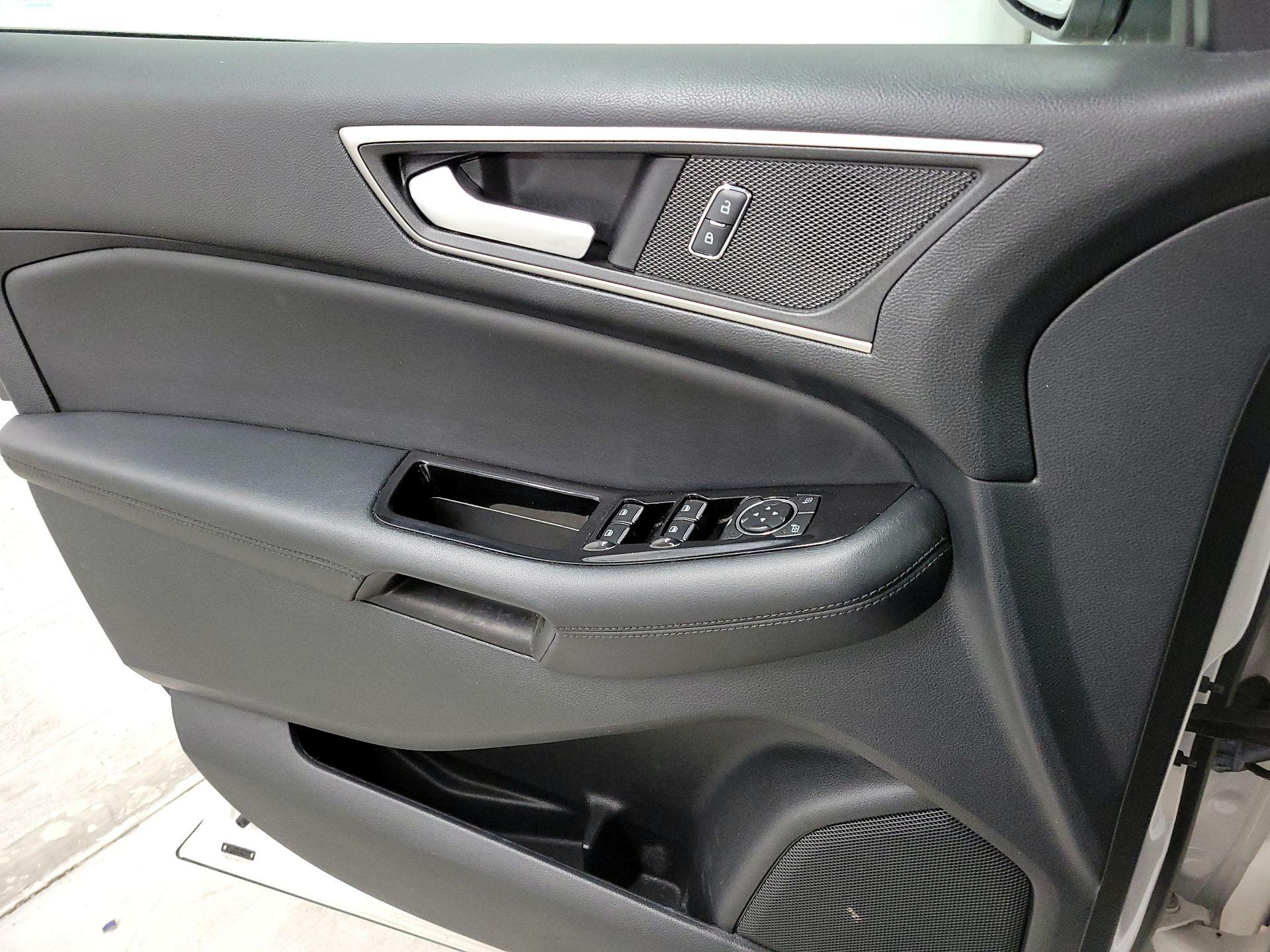 Thumbnail: 2015 Ford Edge - 12