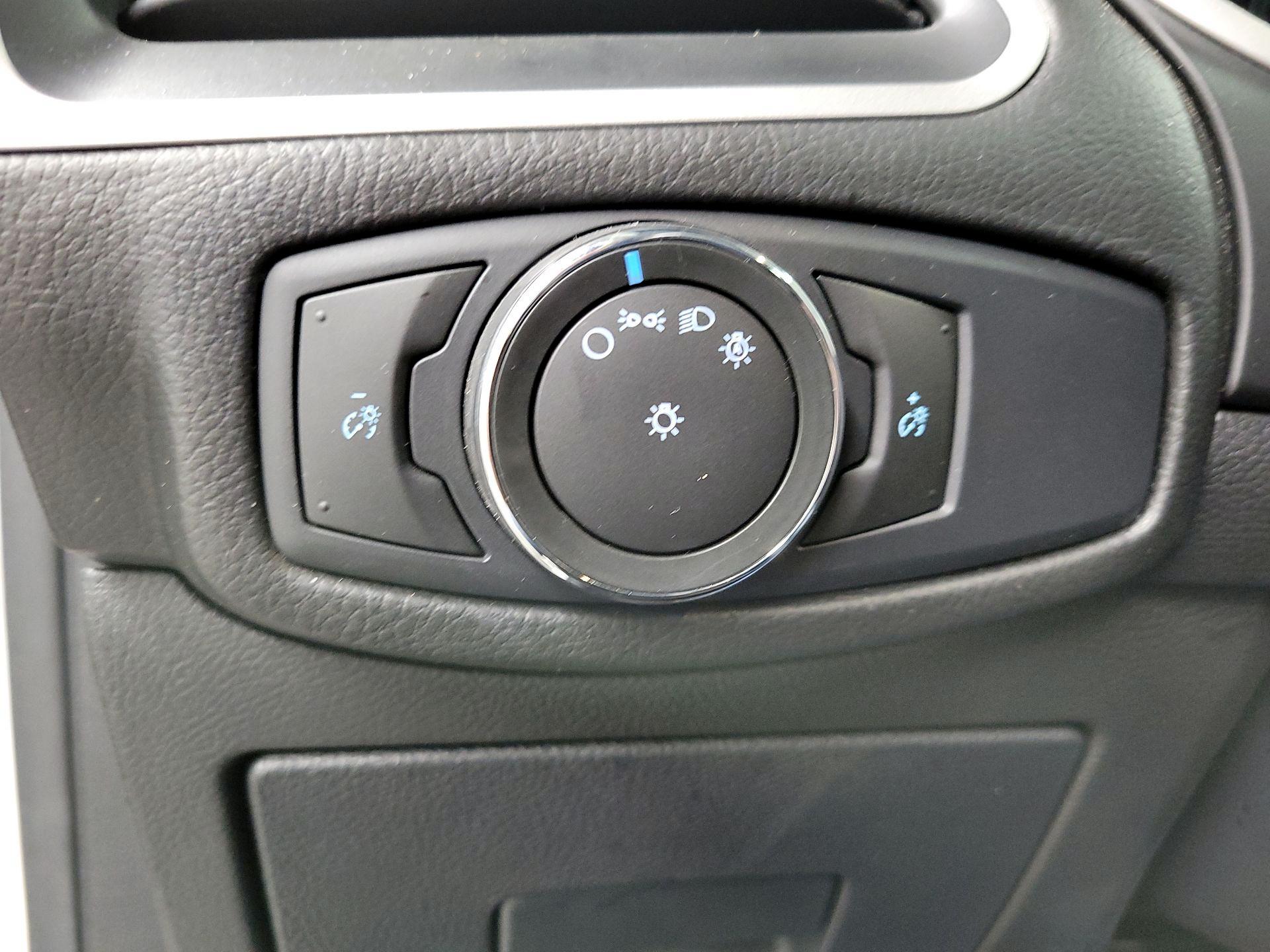 Thumbnail: 2015 Ford Edge - 13