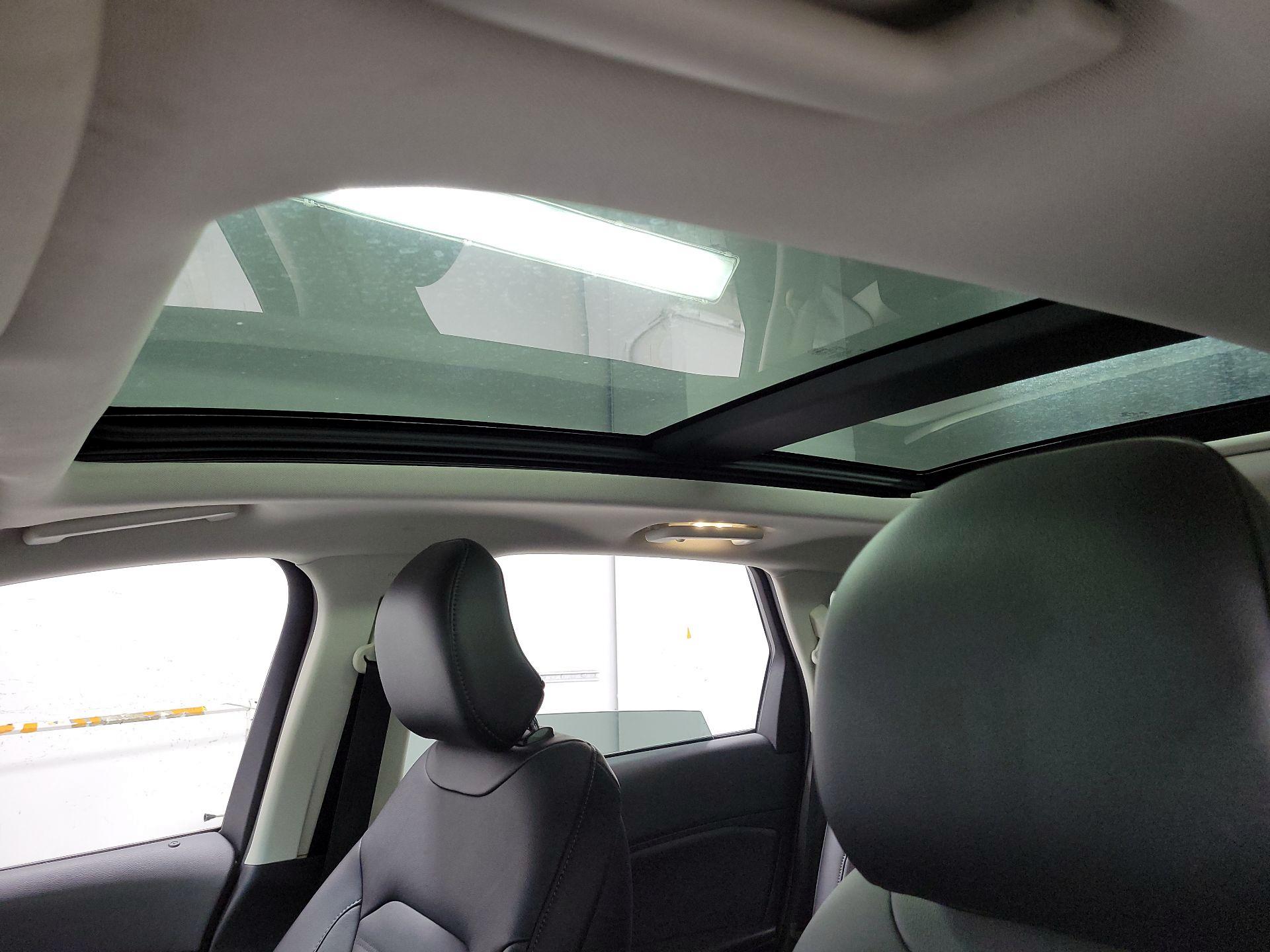 Thumbnail: 2015 Ford Edge - 19