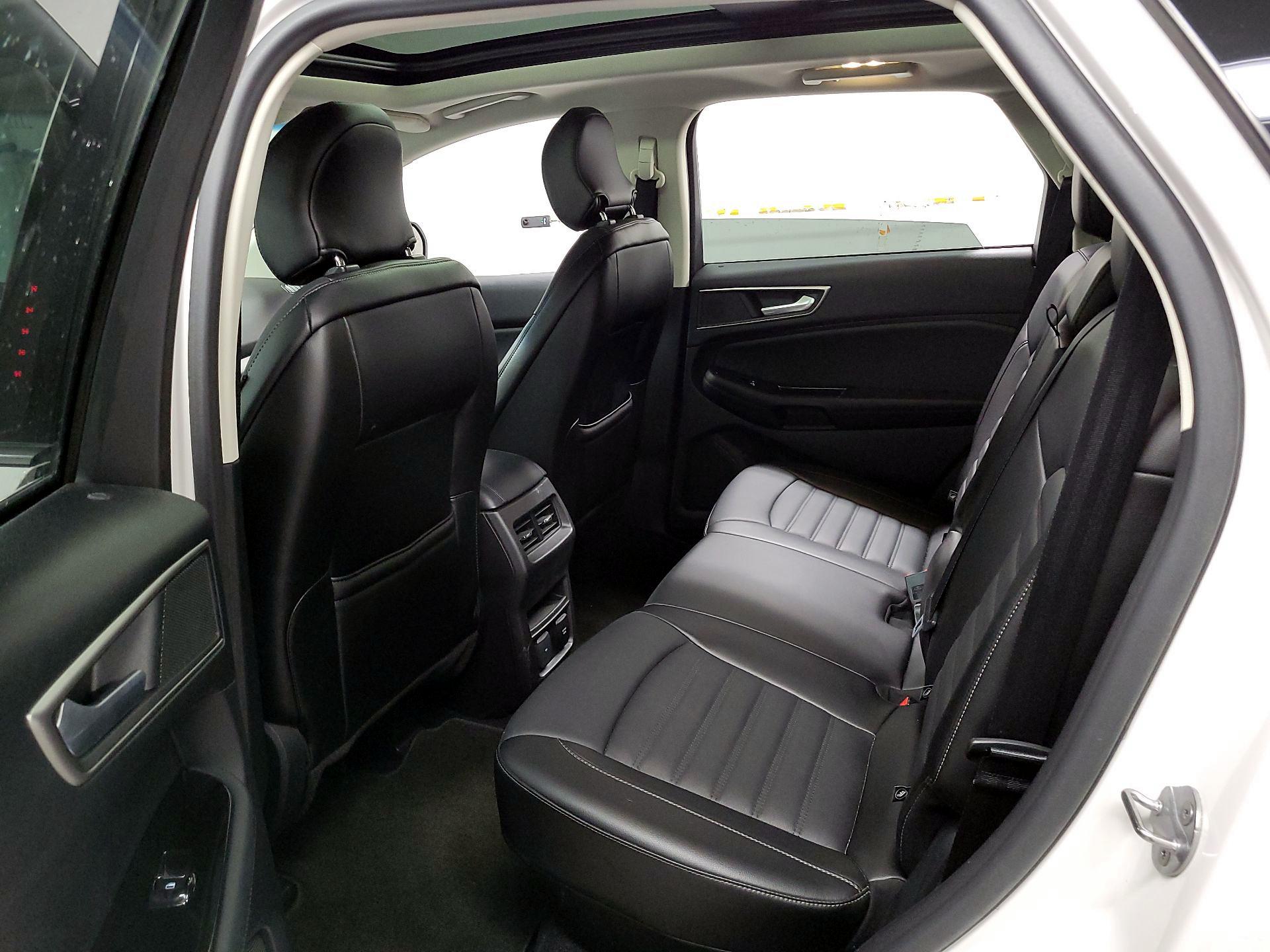 Thumbnail: 2015 Ford Edge - 20