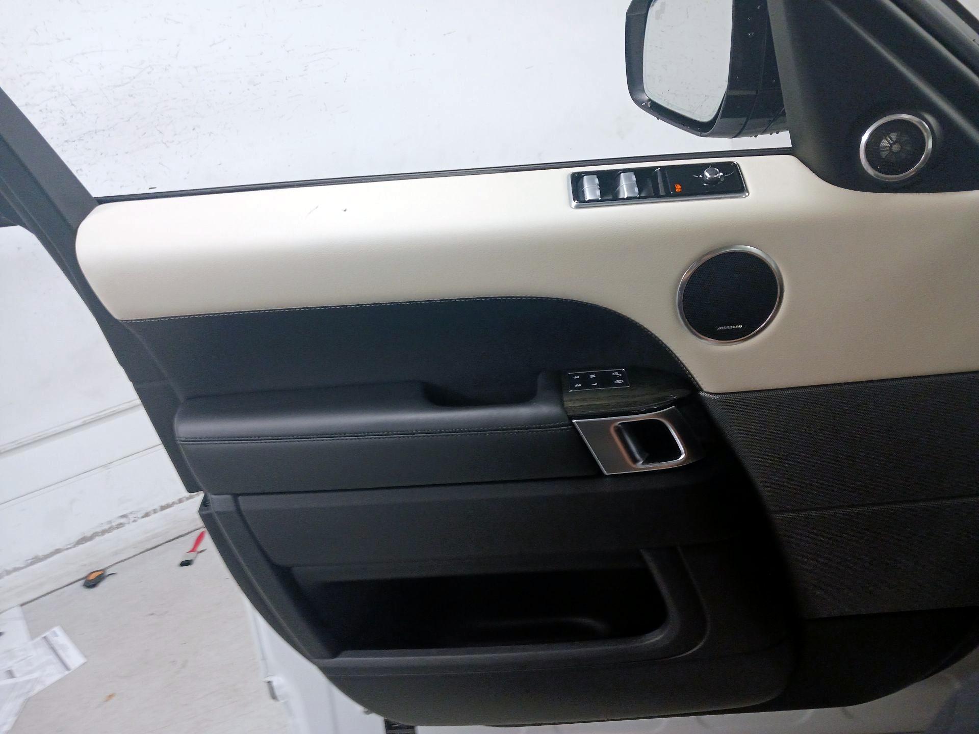 Thumbnail: 2020 Land Rover Range Rover Sport - 12