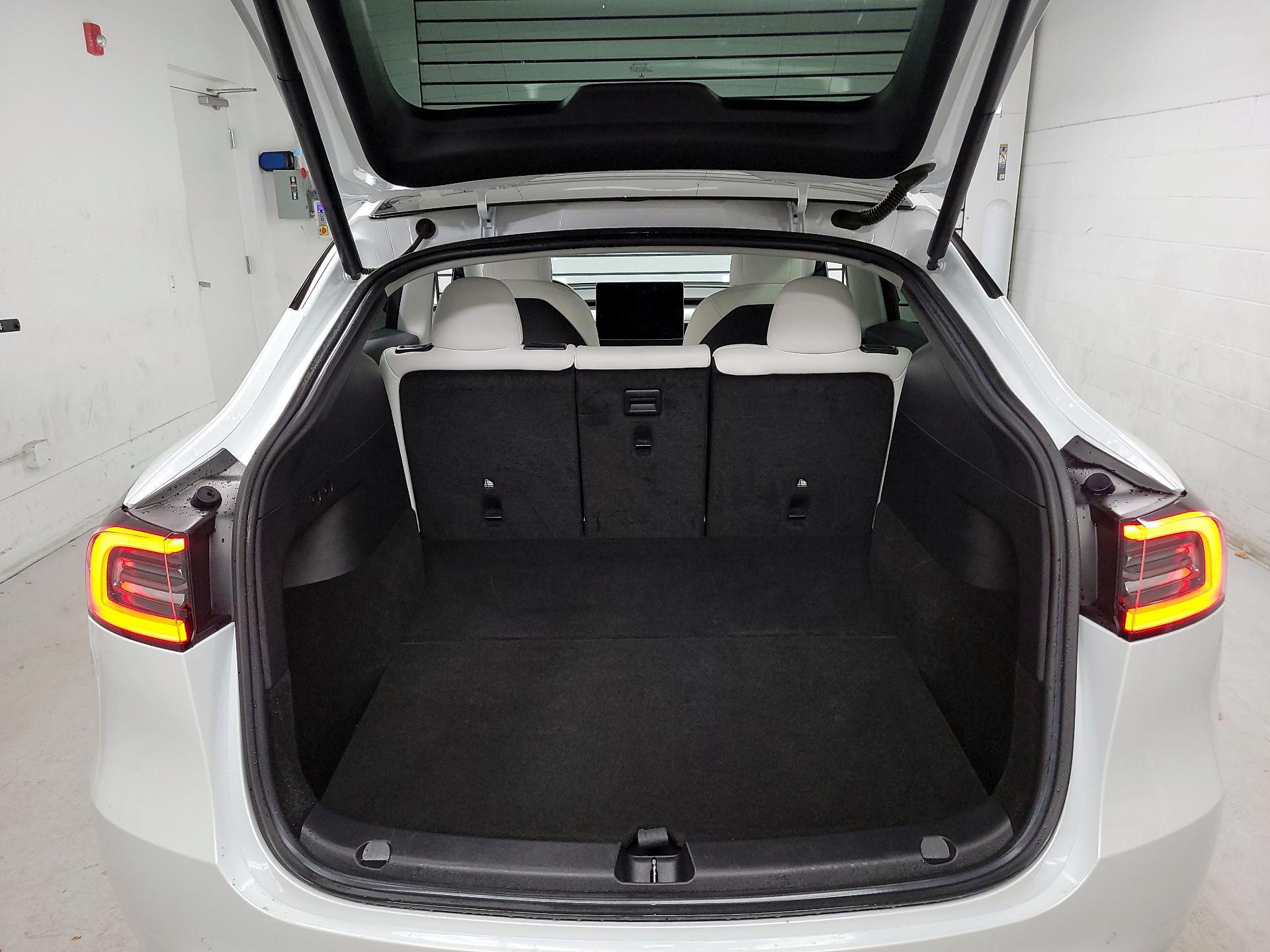 Thumbnail: 2022 Tesla Model Y - 18