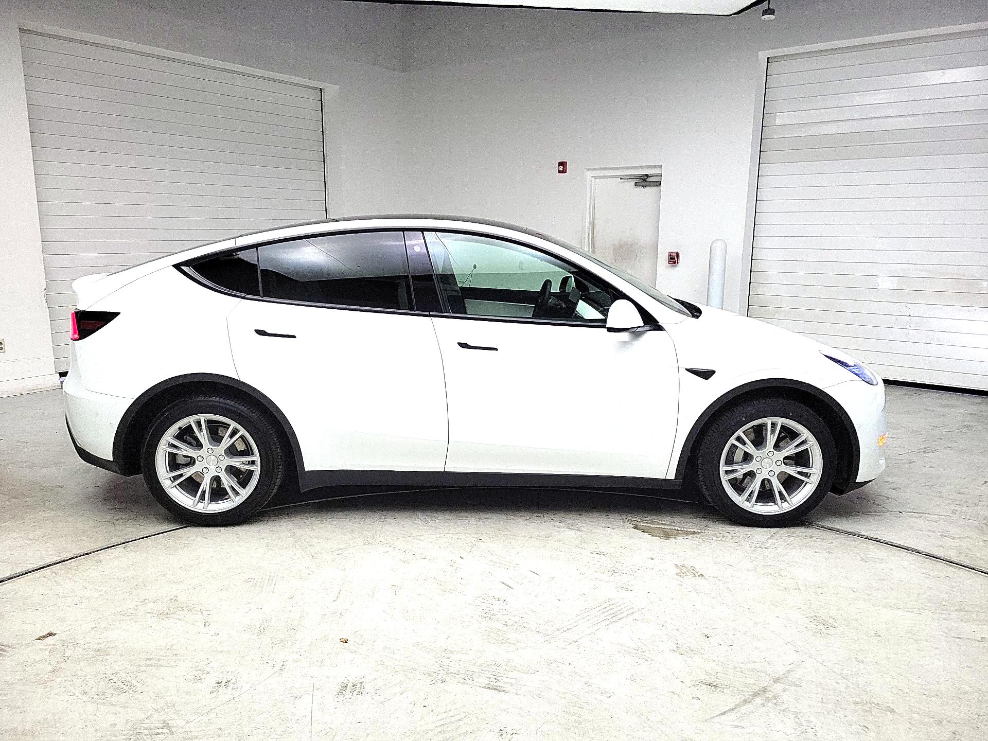 Thumbnail: 2022 Tesla Model Y - 4