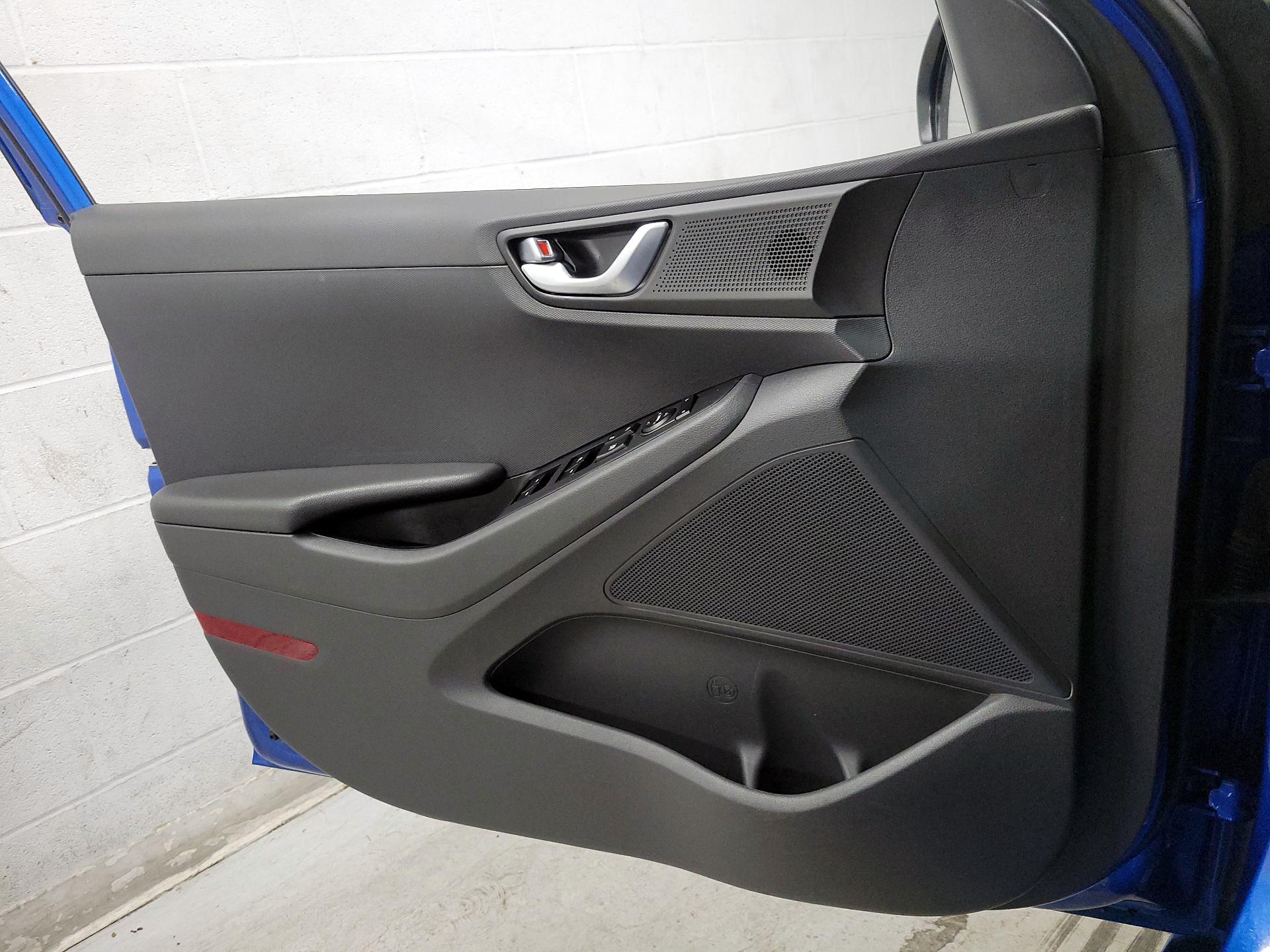 Thumbnail: 2017 Hyundai Ioniq - 10