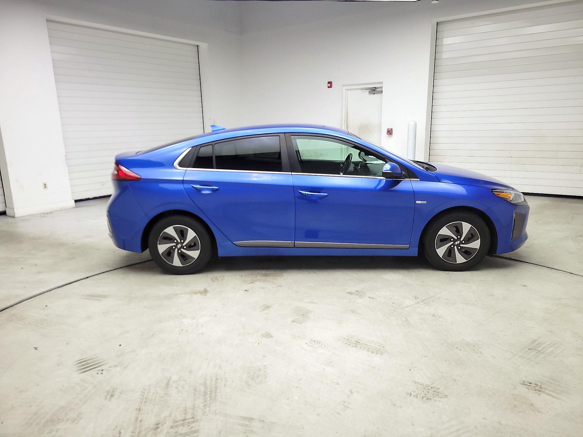 Thumbnail: 2017 Hyundai Ioniq - 4