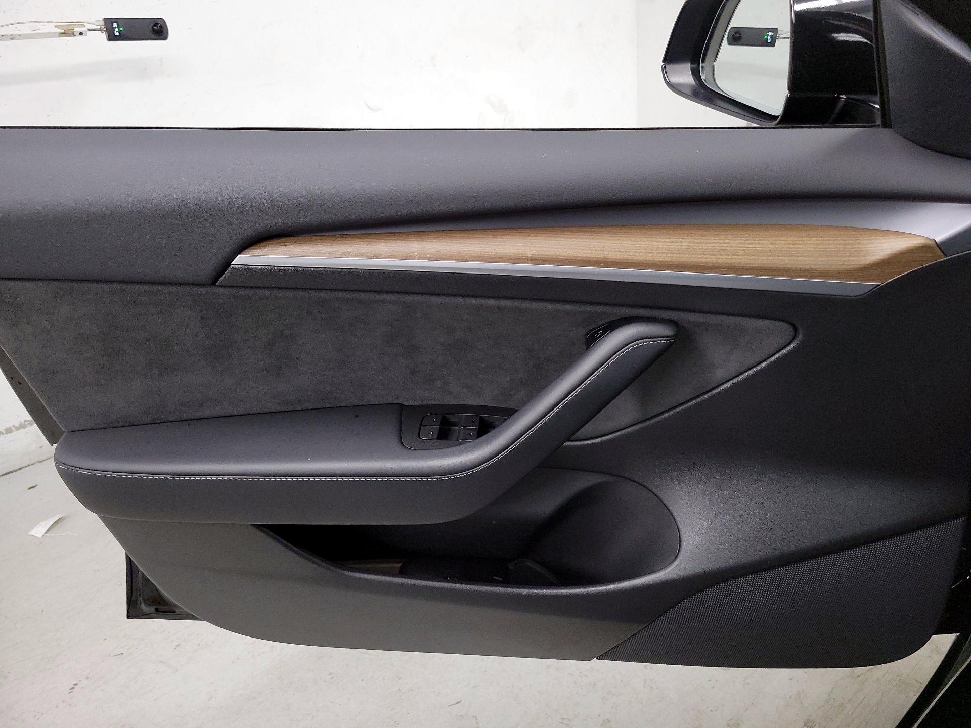 Thumbnail: 2021 Tesla Model 3 - 10