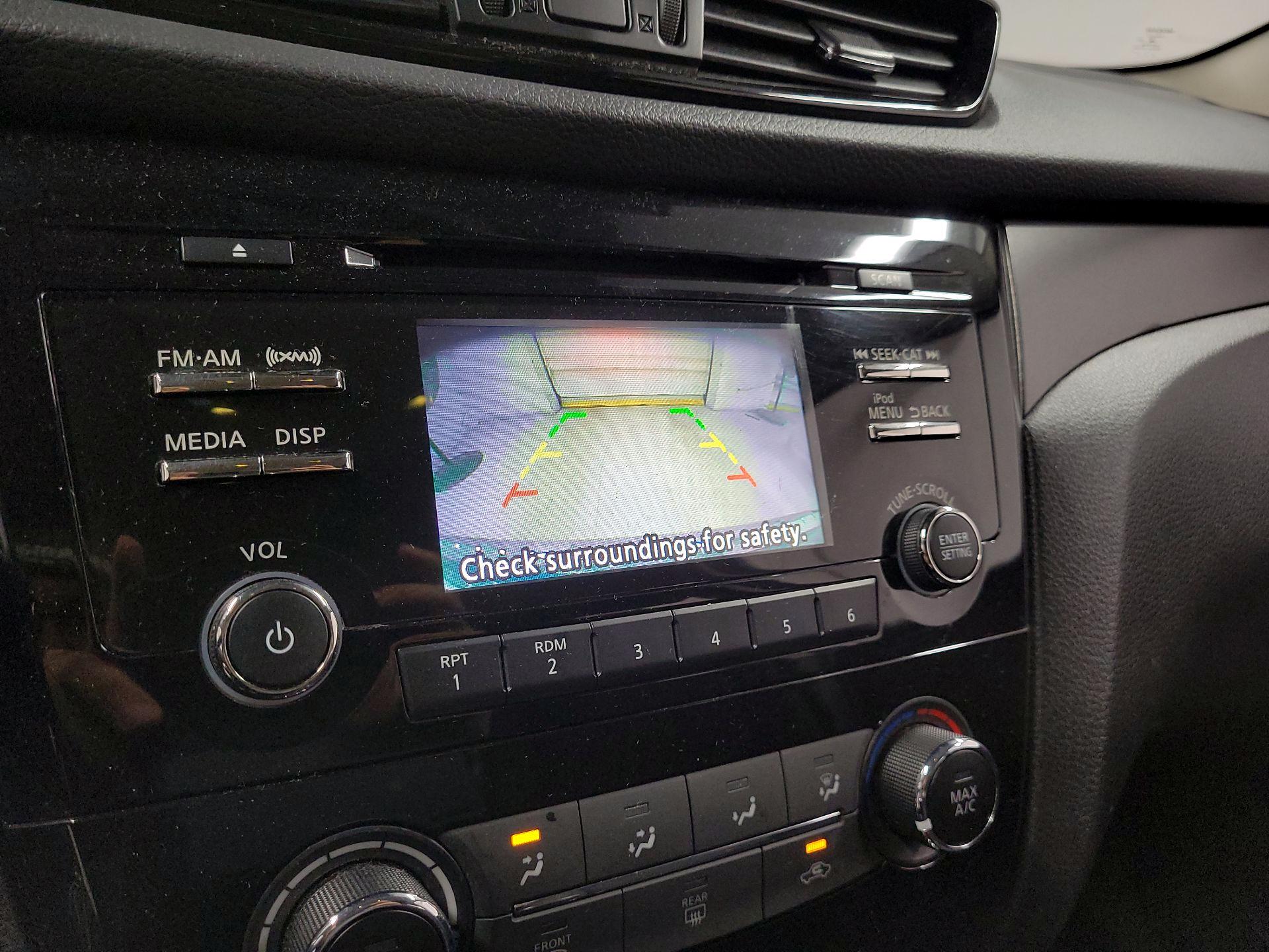 Thumbnail: 2018 Nissan Rogue Sport - 11