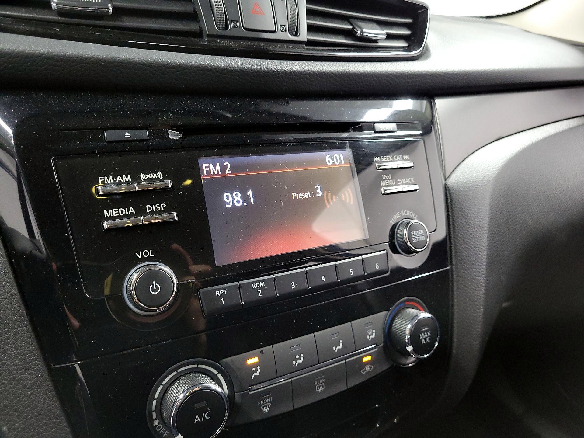 Thumbnail: 2018 Nissan Rogue Sport - 12