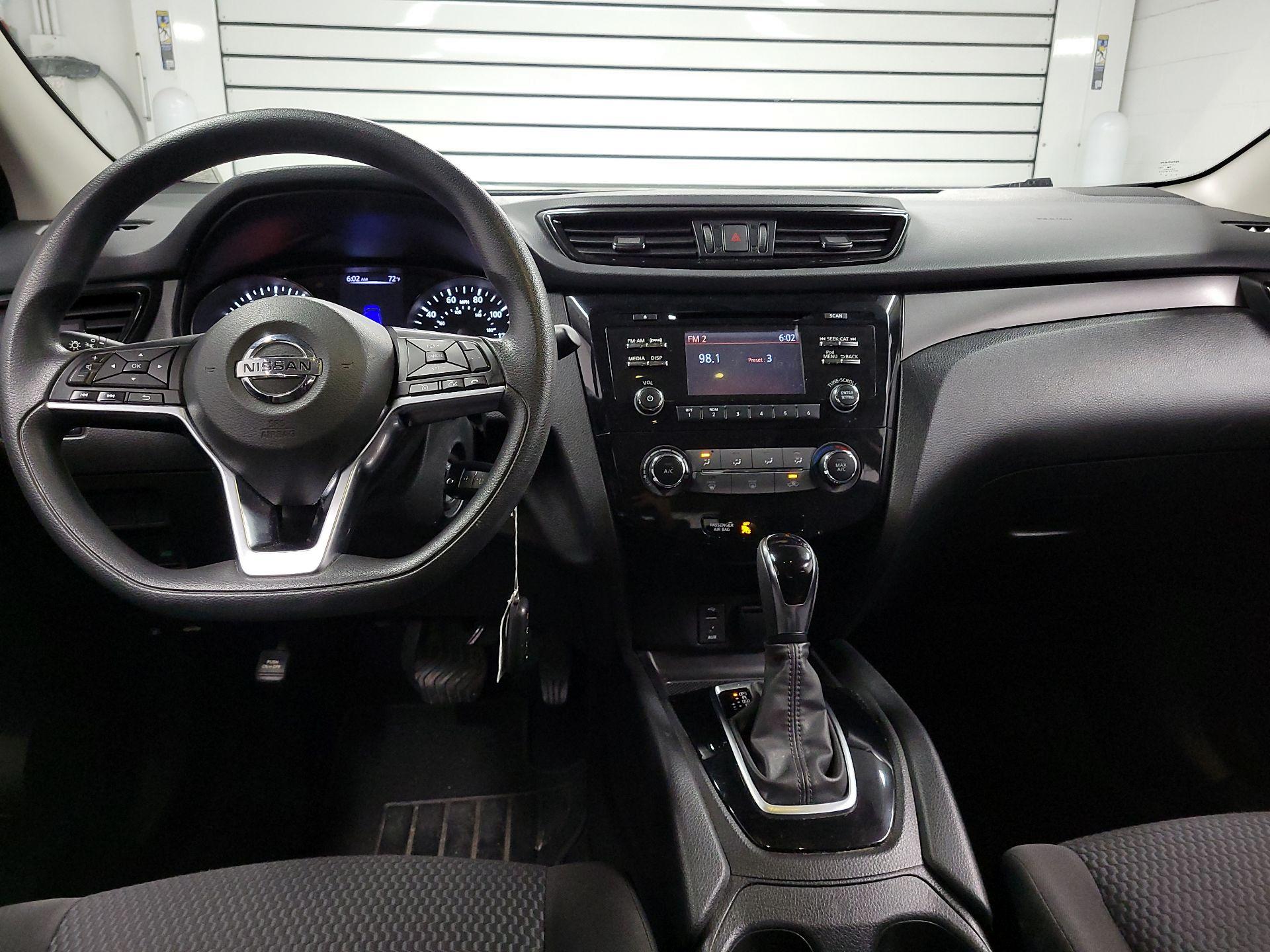 Thumbnail: 2018 Nissan Rogue Sport - 8