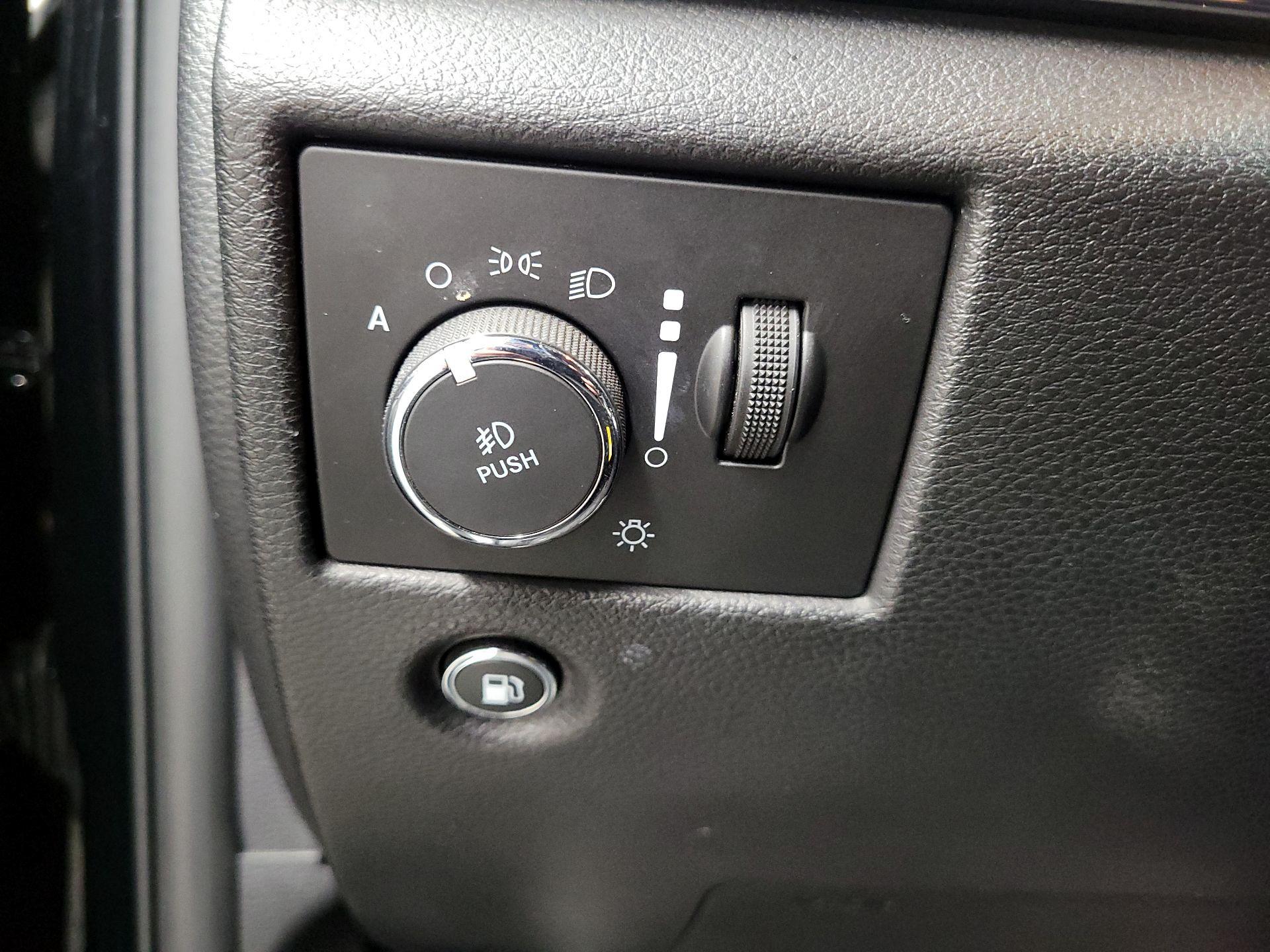 Thumbnail: 2020 Jeep Grand Cherokee - 11