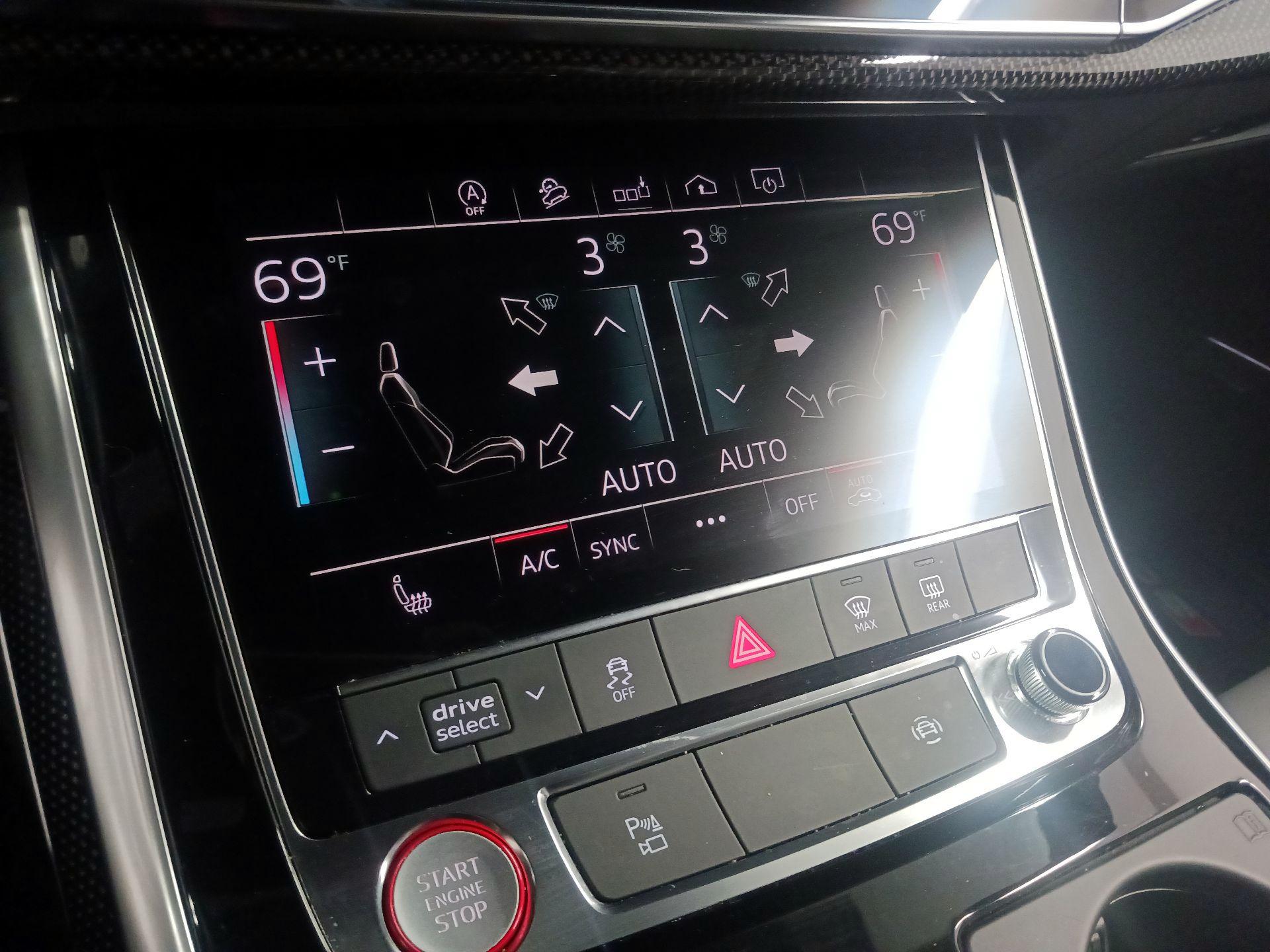 Thumbnail: 2020 Audi SQ7 - 12