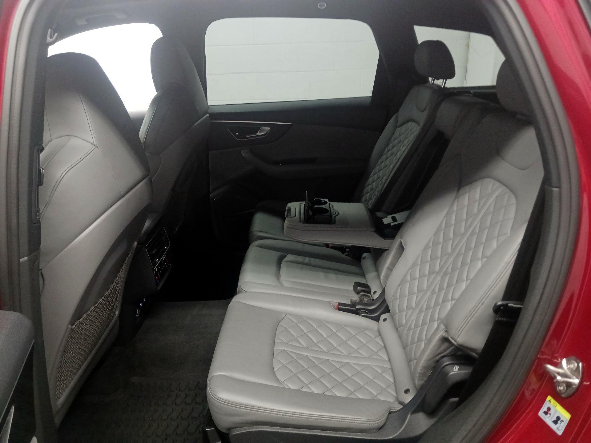 Thumbnail: 2020 Audi SQ7 - 14