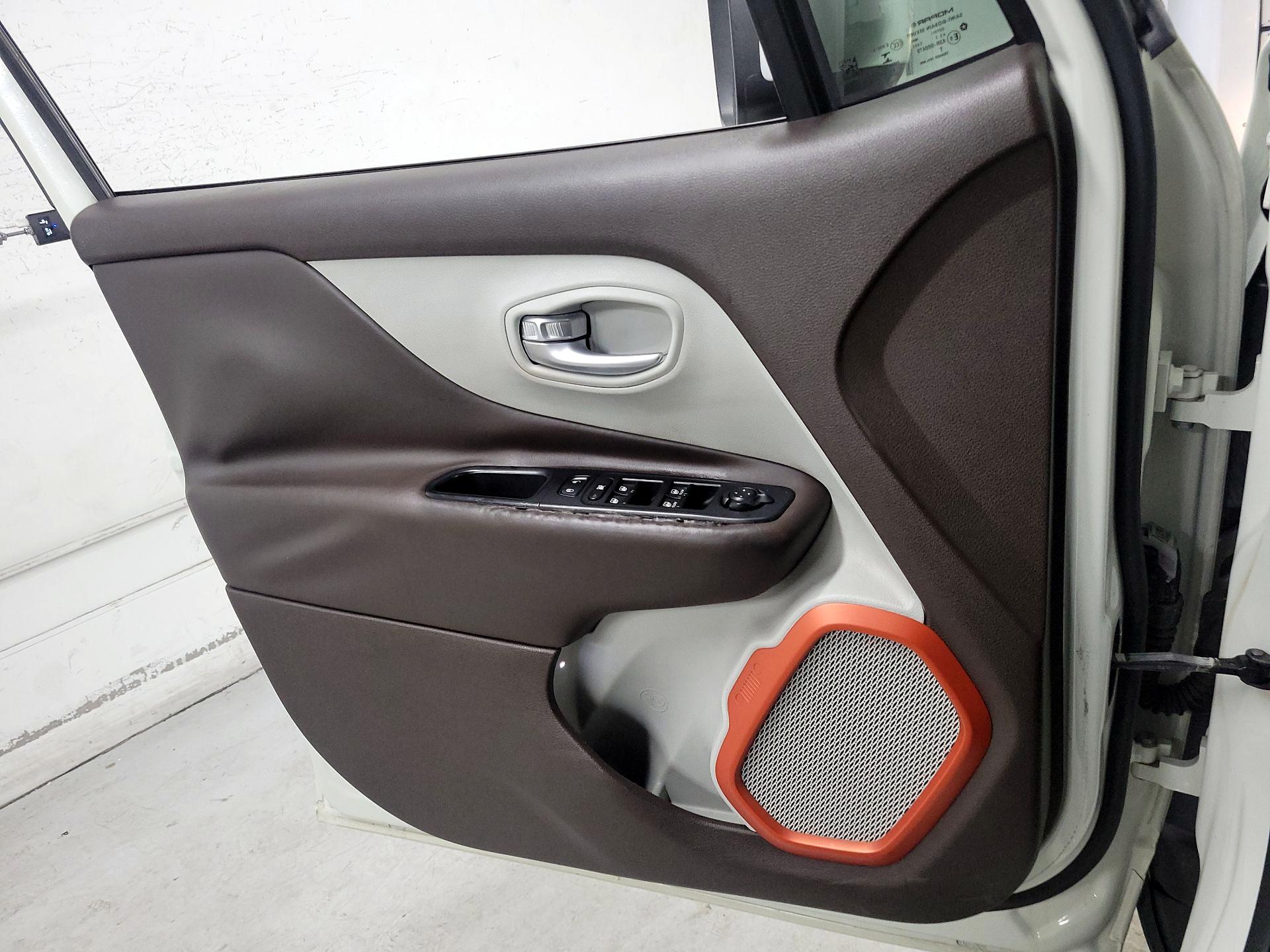 Thumbnail: 2016 Jeep Renegade - 12