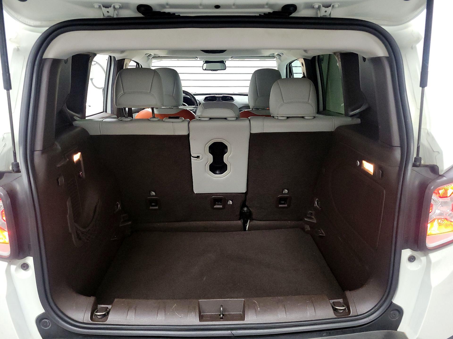 Thumbnail: 2016 Jeep Renegade - 18