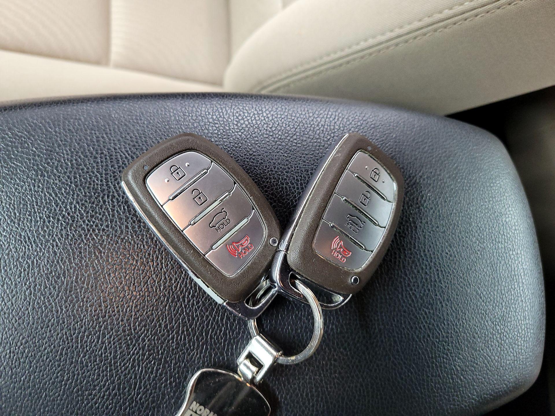 Thumbnail: 2016 Hyundai Elantra - 18