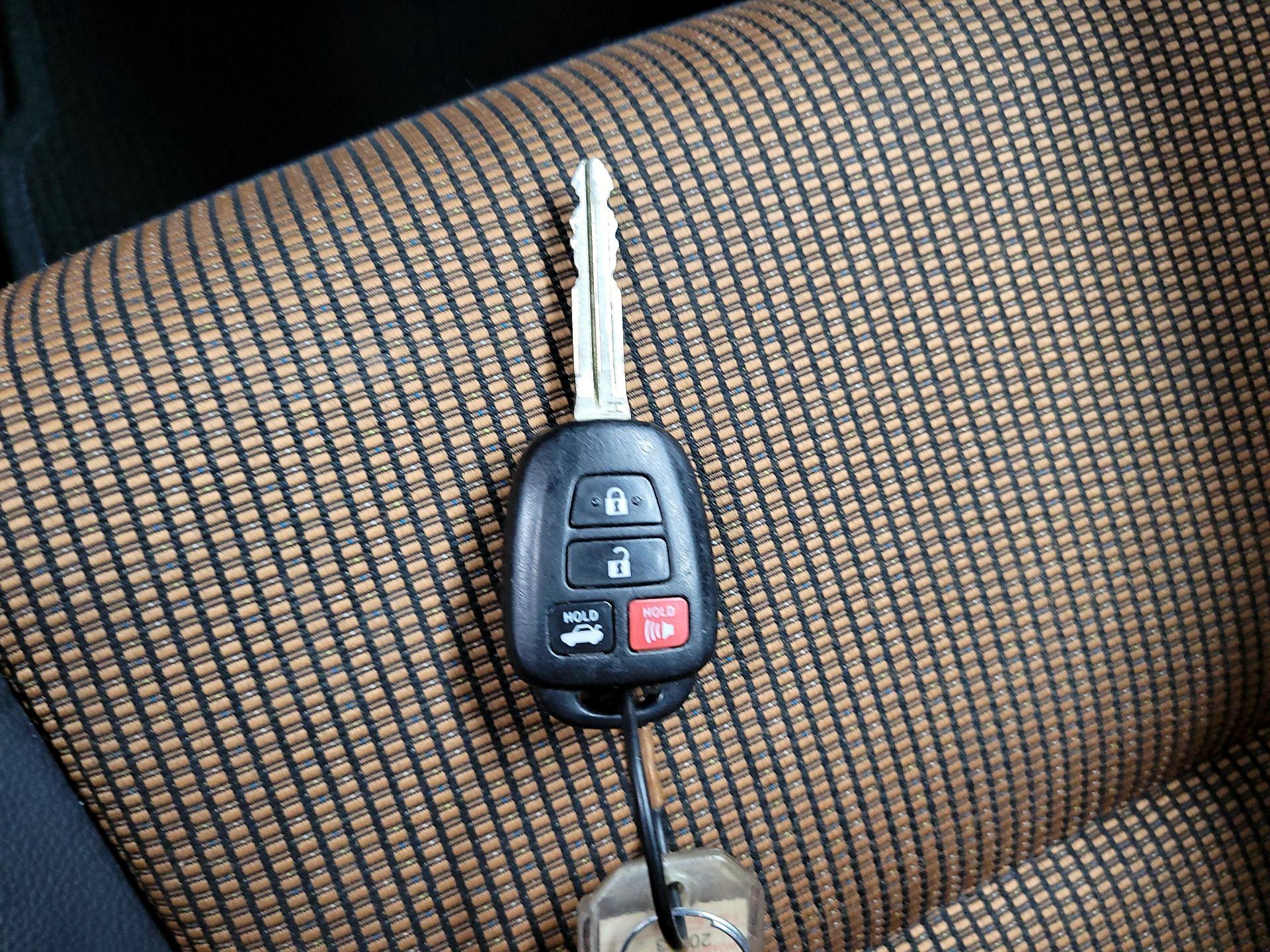 Thumbnail: 2015 Toyota Corolla - 16