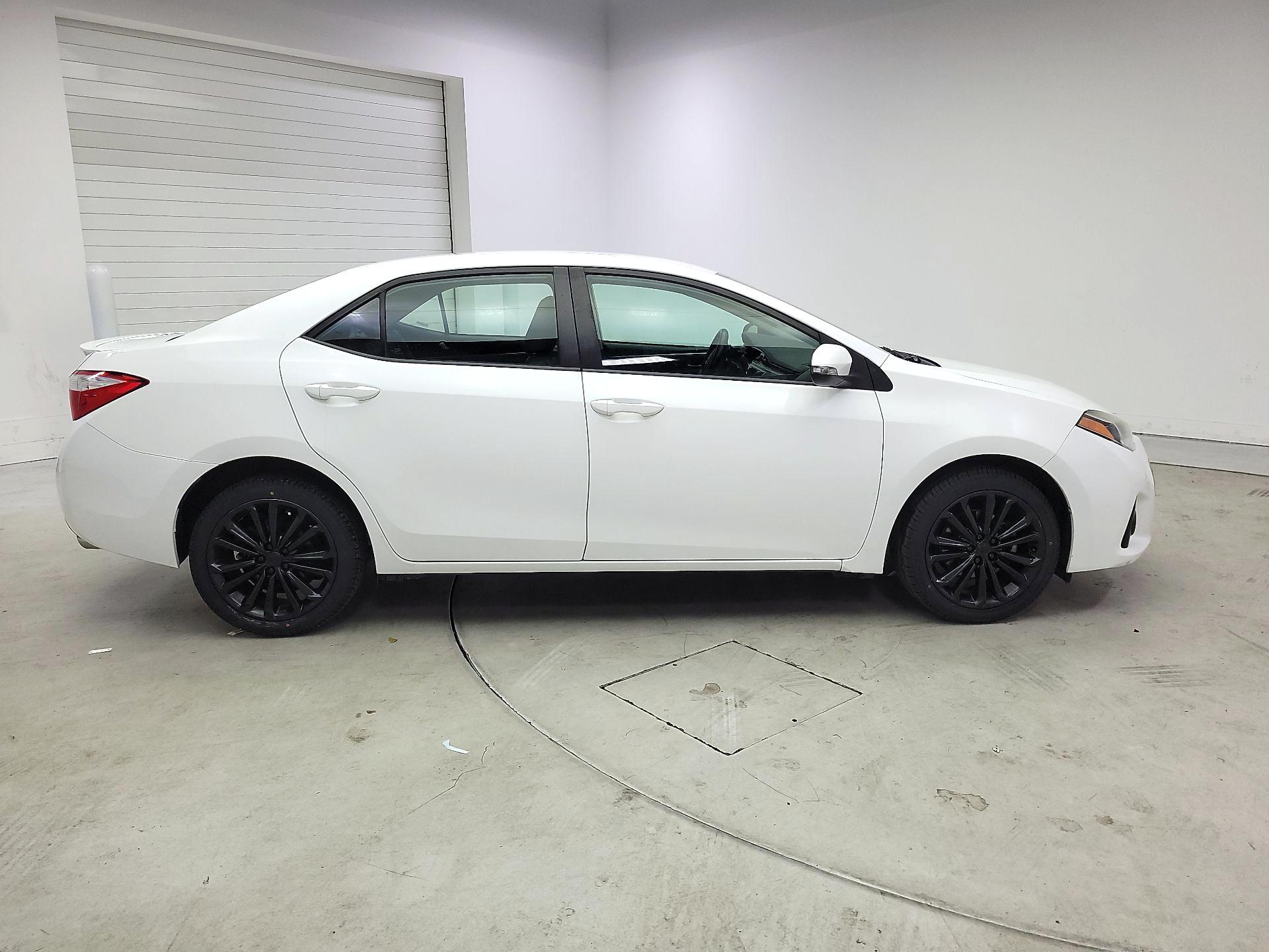 Thumbnail: 2015 Toyota Corolla - 4