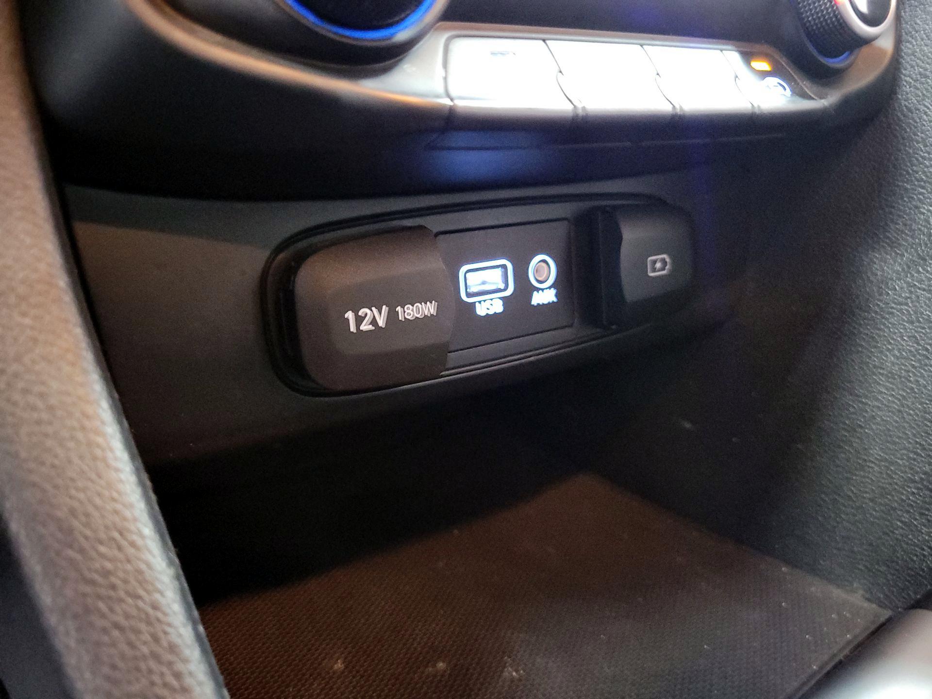 Thumbnail: 2019 Hyundai Veloster - 18