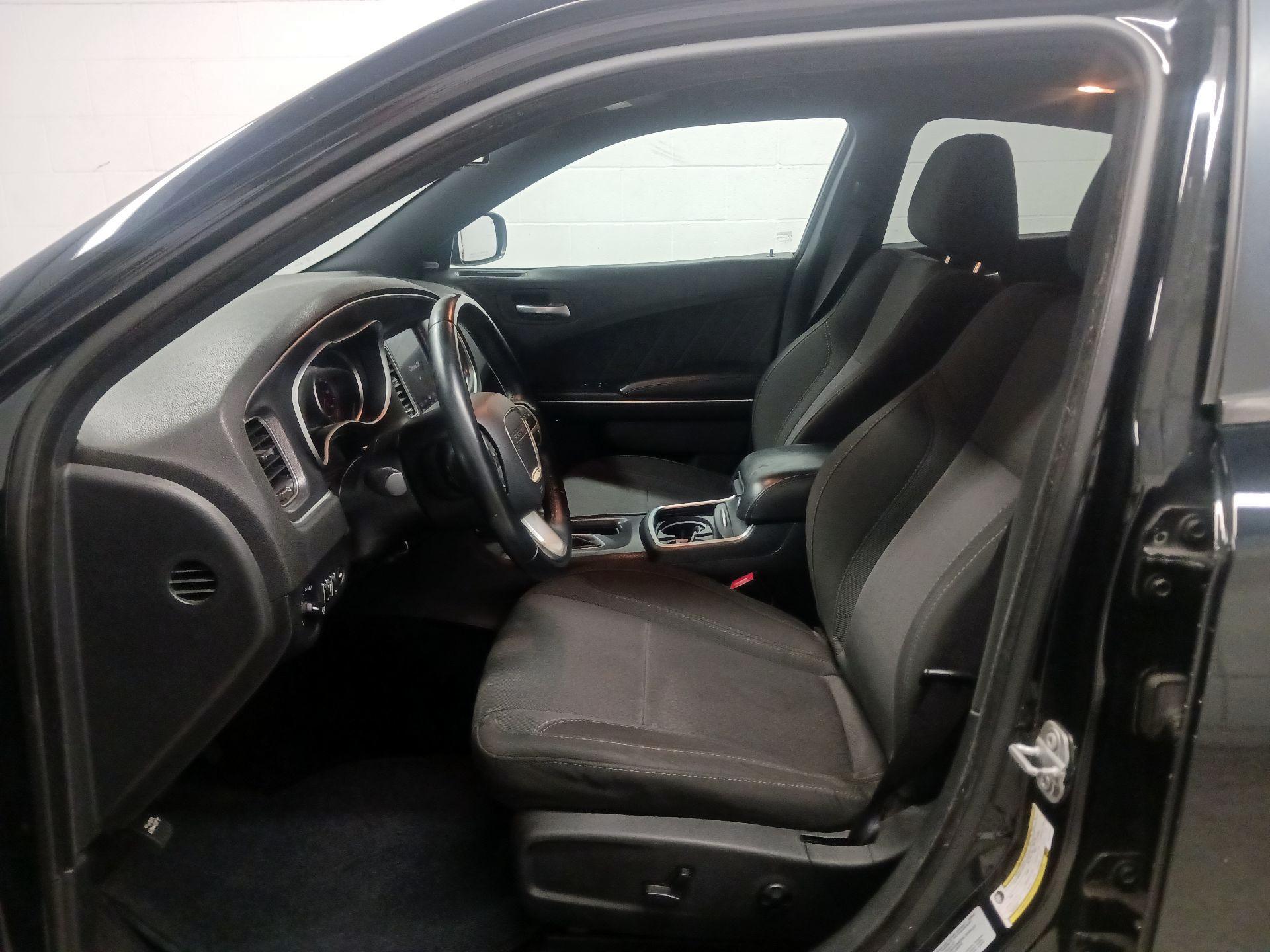 Thumbnail: 2017 Dodge Charger - 11