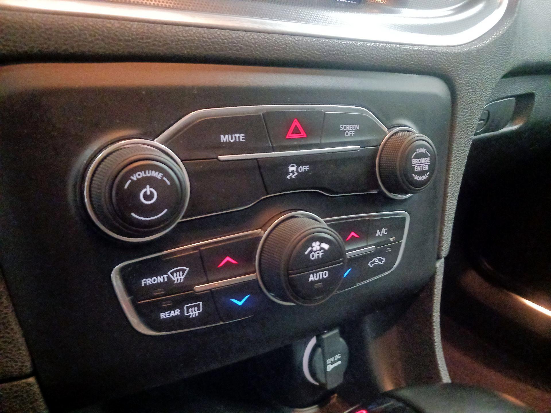 Thumbnail: 2017 Dodge Charger - 14