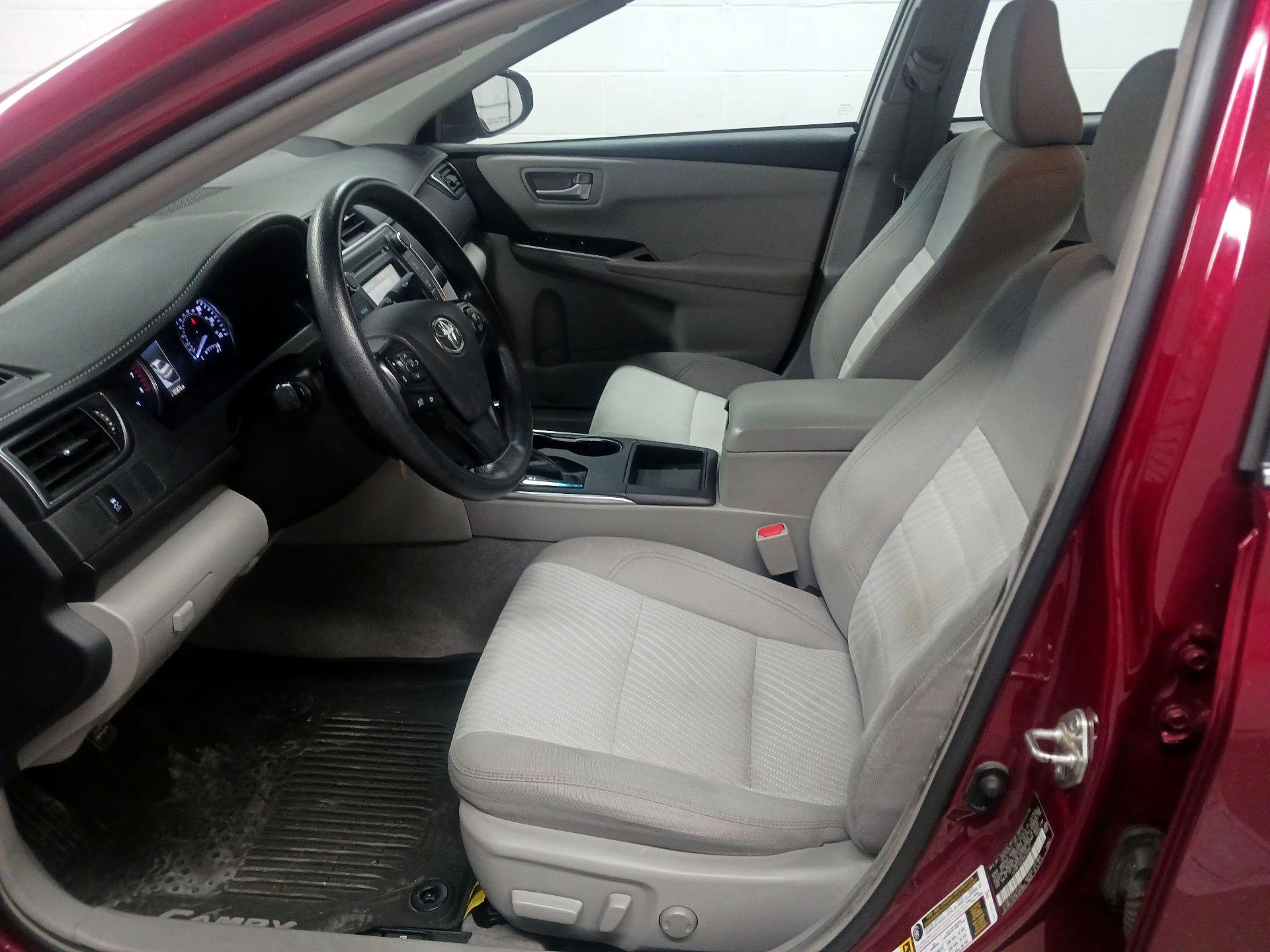 Thumbnail: 2017 Toyota Camry - 9