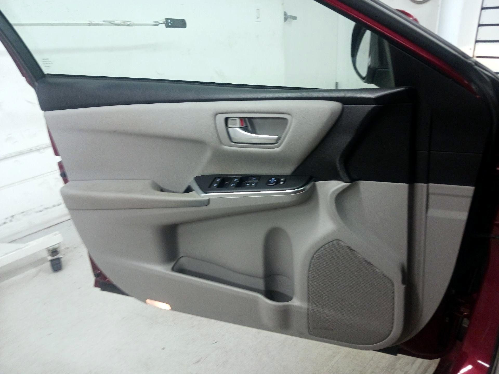 Thumbnail: 2017 Toyota Camry - 10