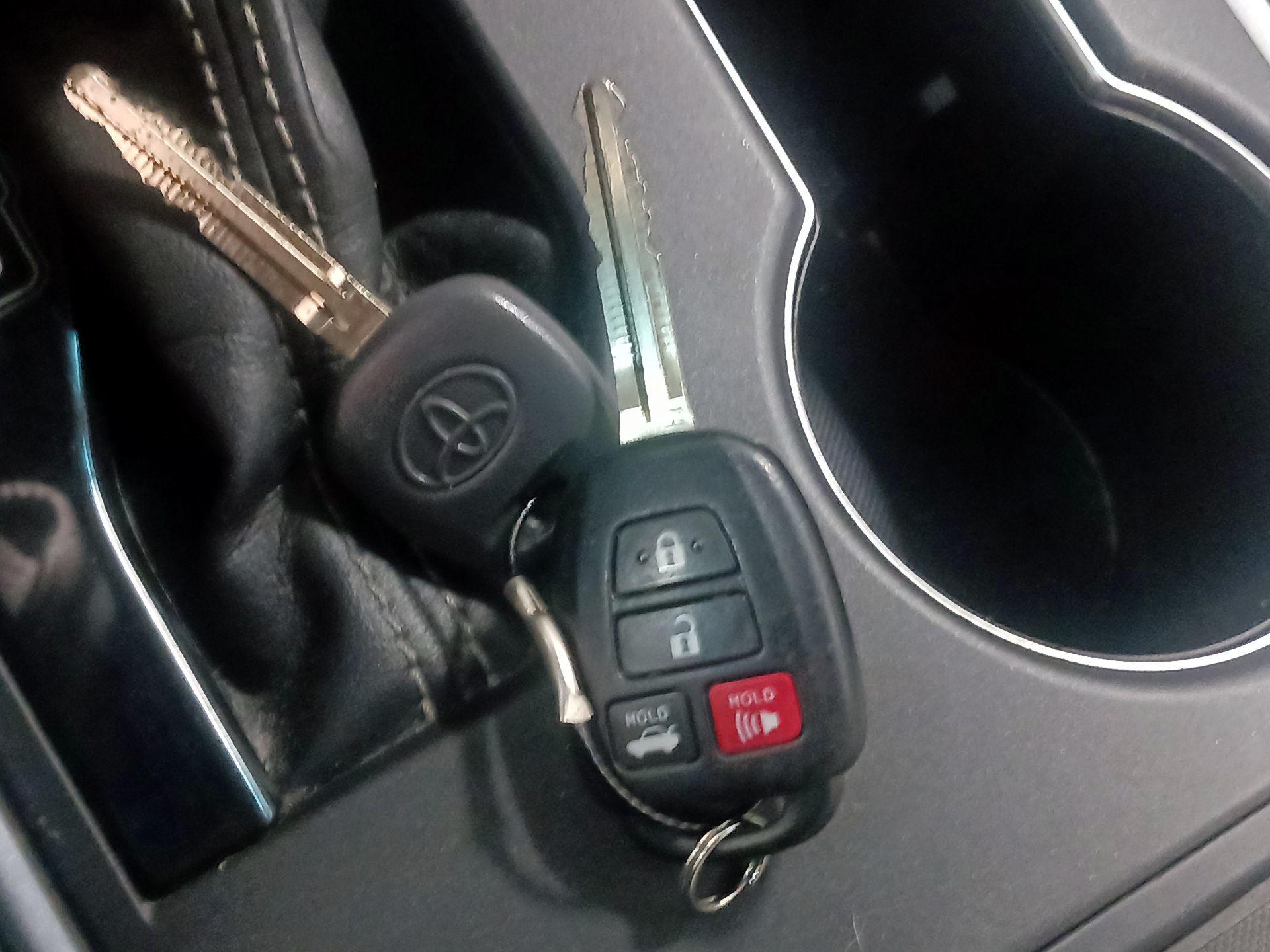 Thumbnail: 2017 Toyota Camry - 18