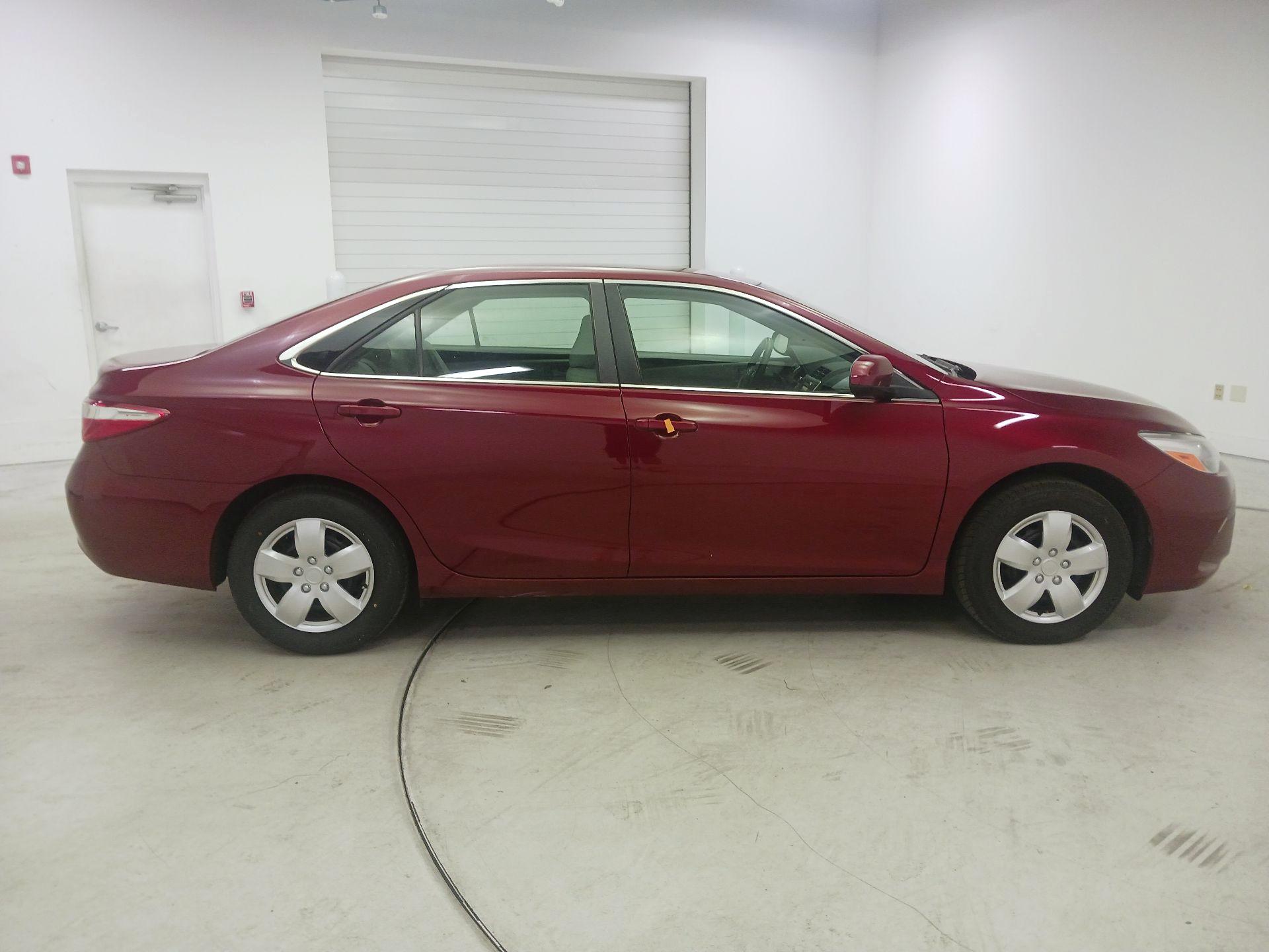 Thumbnail: 2017 Toyota Camry - 4