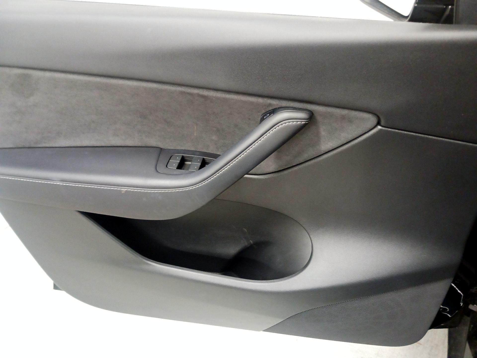 Thumbnail: 2022 Tesla Model Y - 10