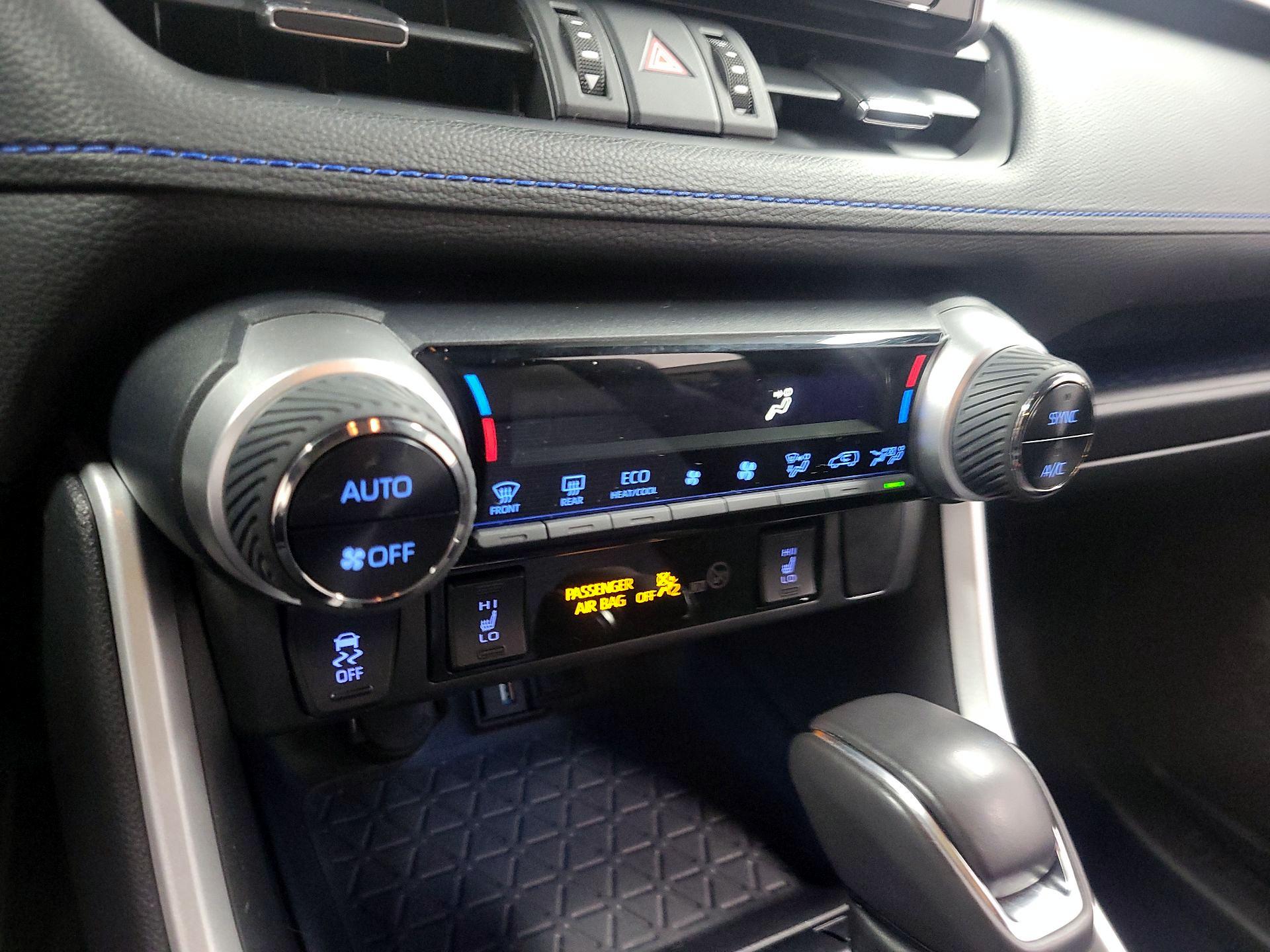 Thumbnail: 2021 Toyota RAV4 - 12