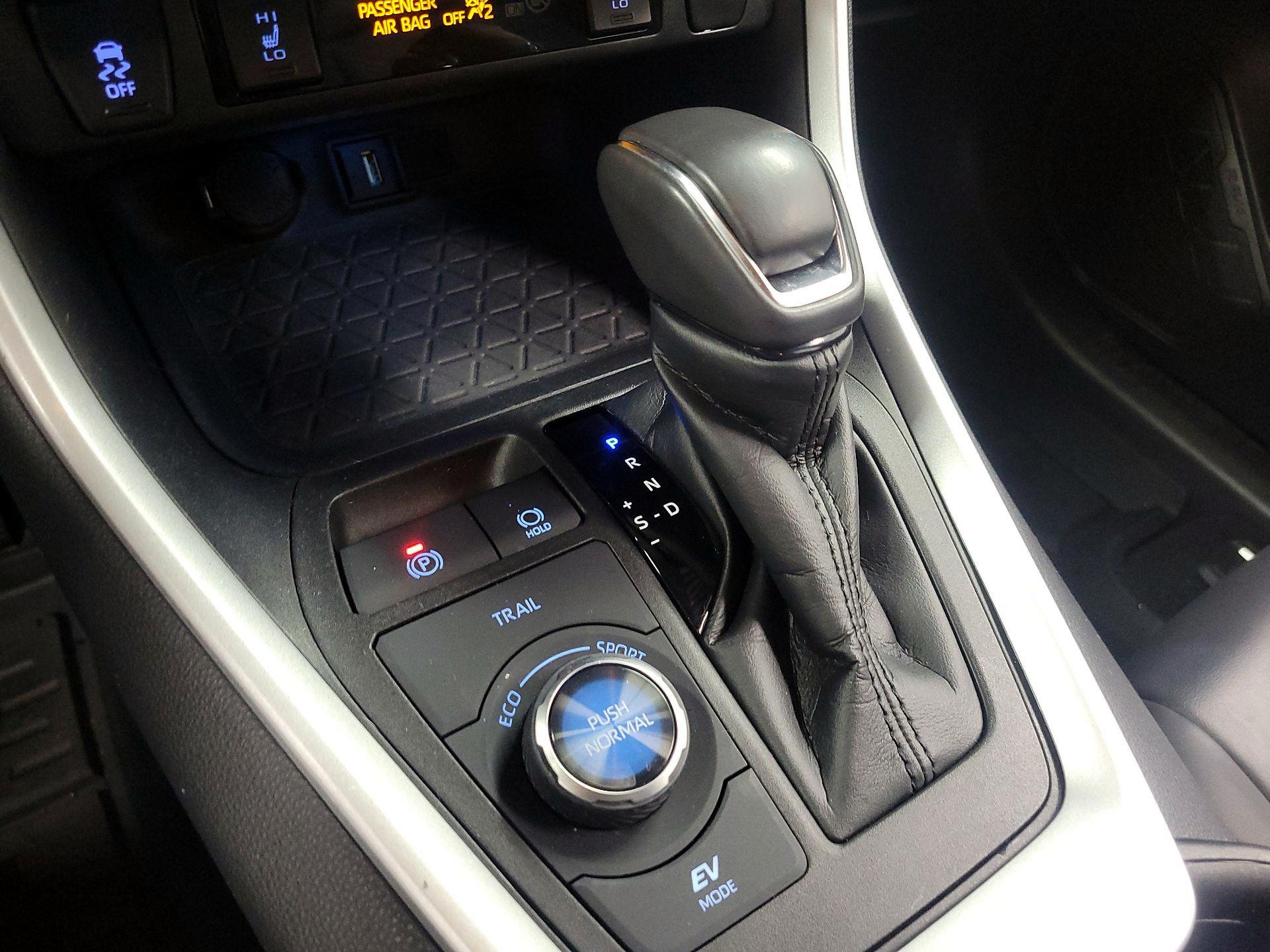 Thumbnail: 2021 Toyota RAV4 - 13