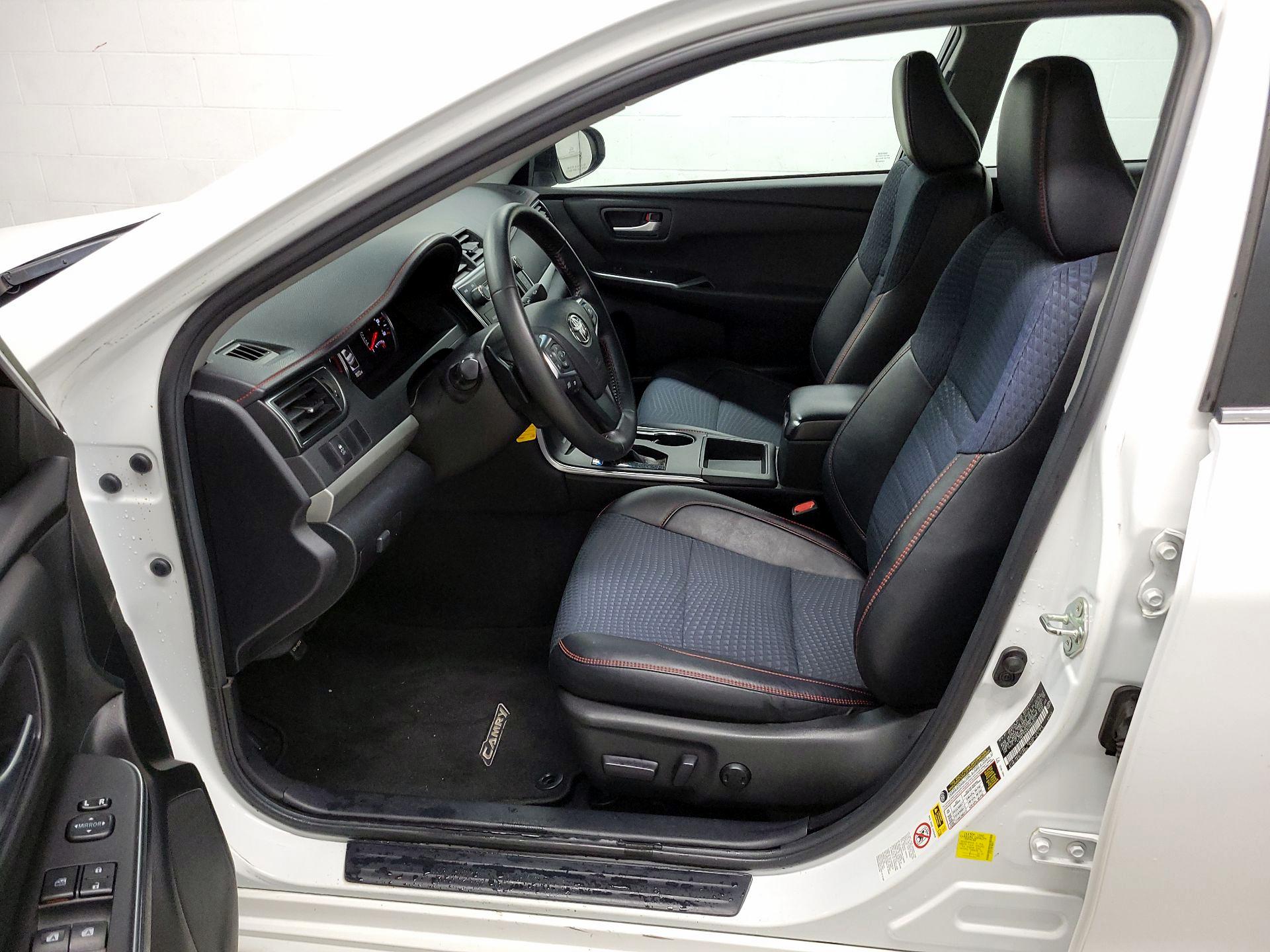 Thumbnail: 2015 Toyota Camry - 9