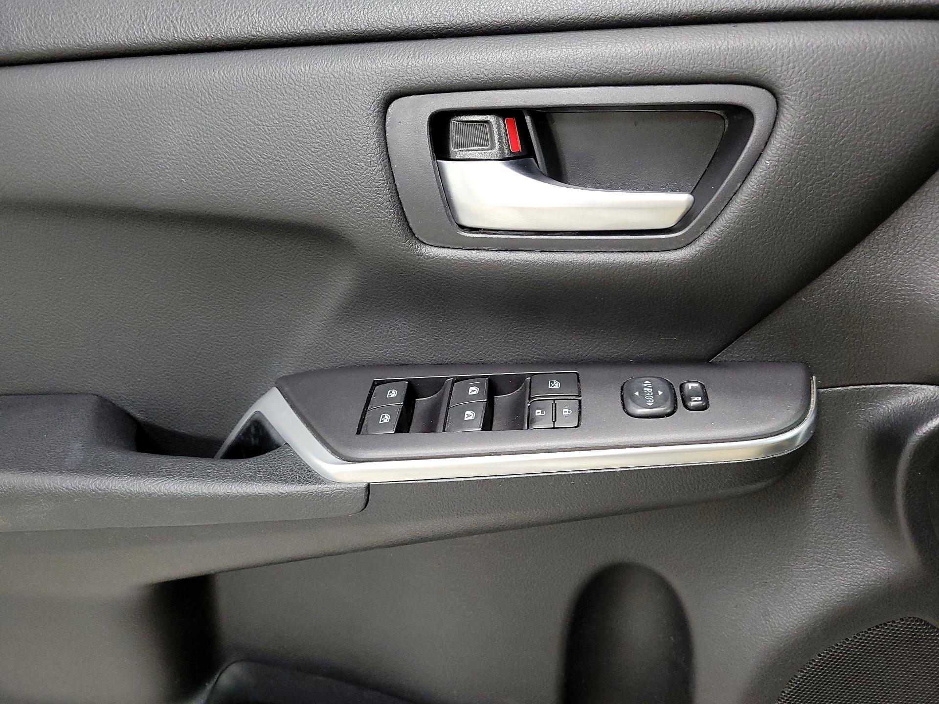 Thumbnail: 2015 Toyota Camry - 10