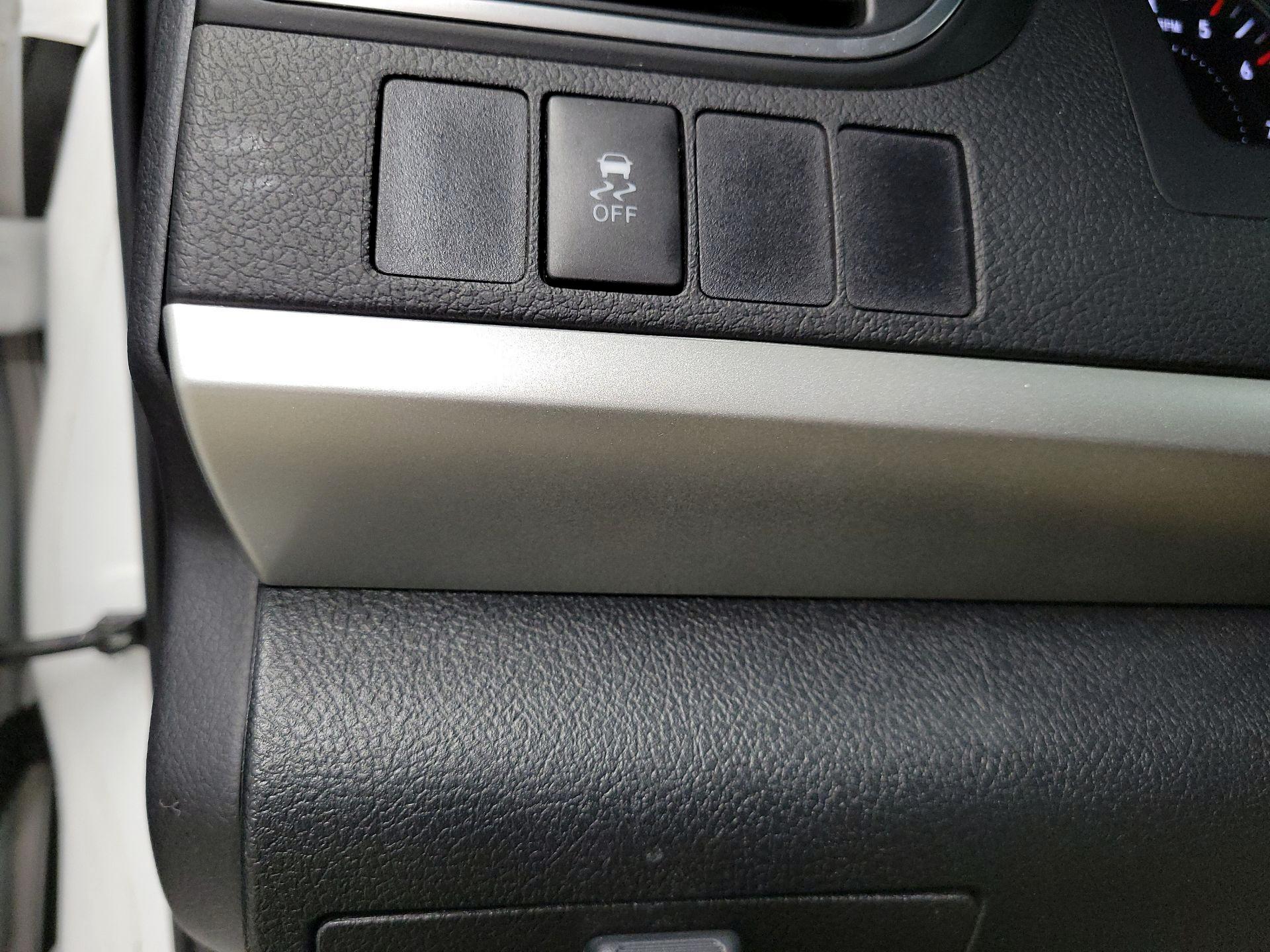 Thumbnail: 2015 Toyota Camry - 11