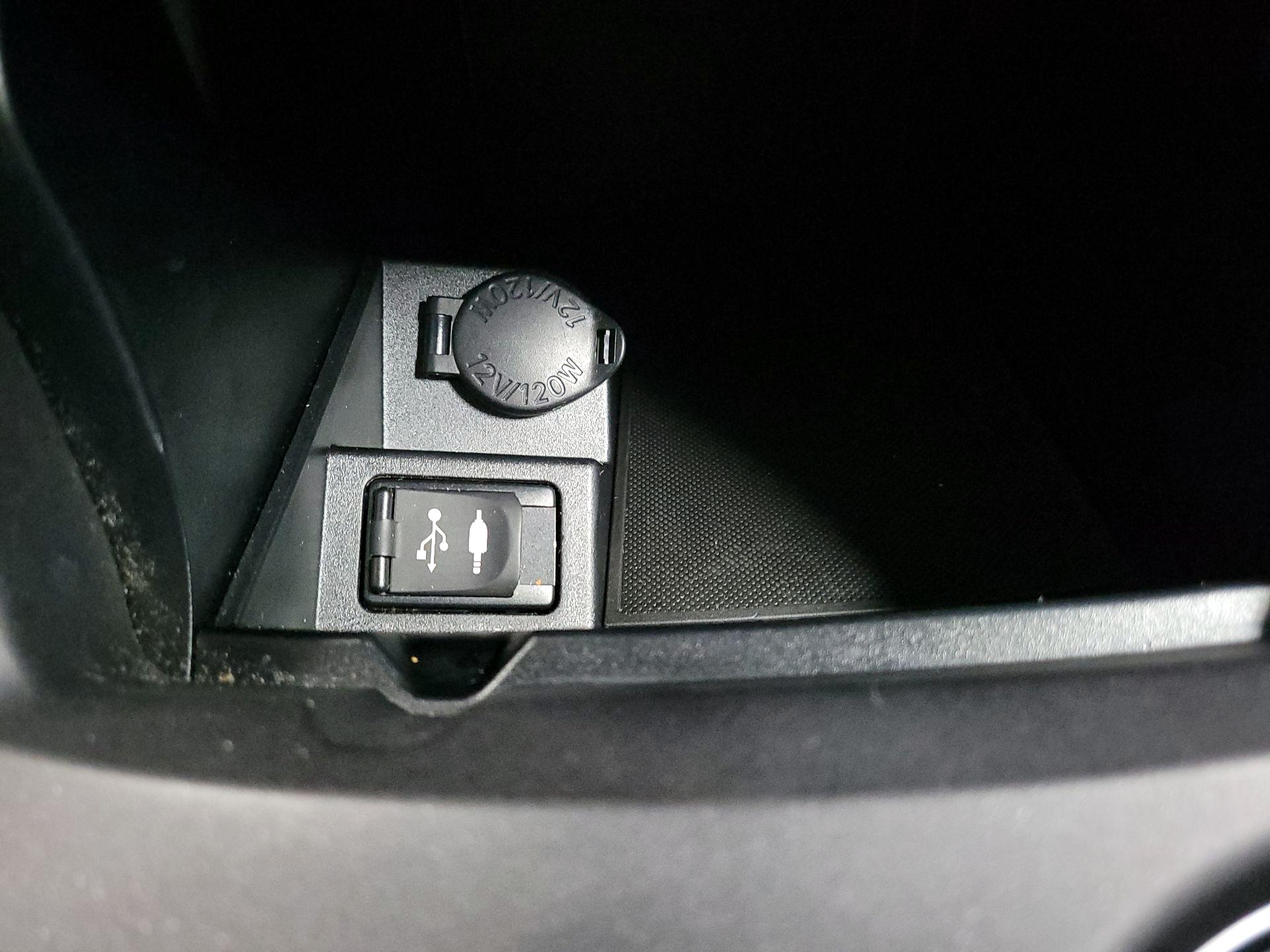 Thumbnail: 2015 Toyota Camry - 16