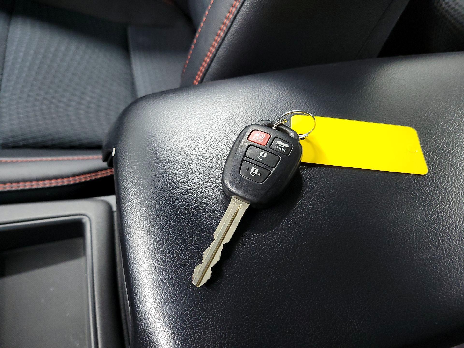 Thumbnail: 2015 Toyota Camry - 20