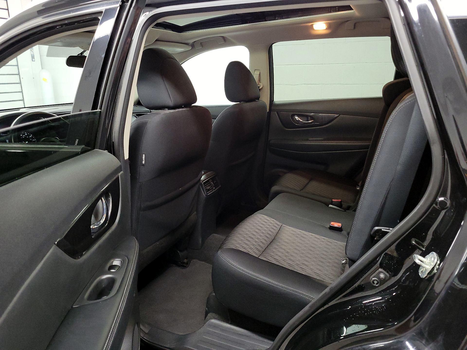 Thumbnail: 2017 Nissan Rogue - 18
