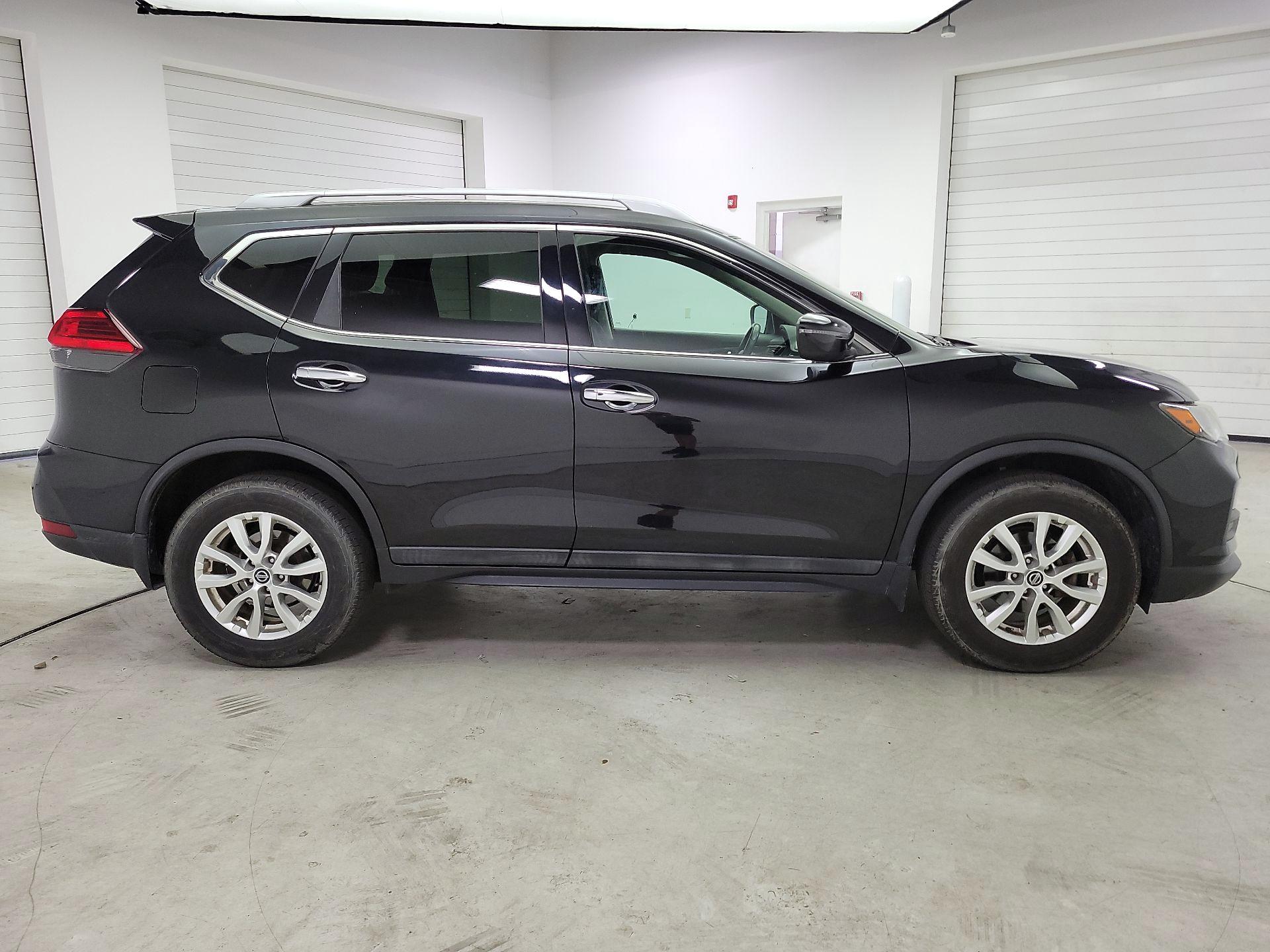 Thumbnail: 2017 Nissan Rogue - 4