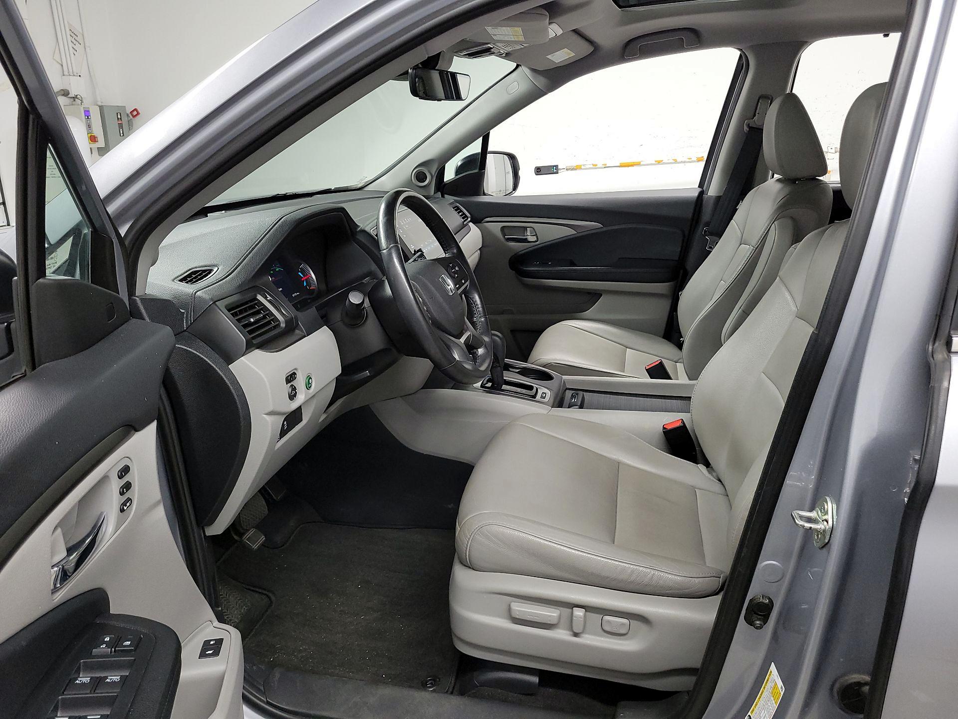 Thumbnail: 2019 Honda Pilot - 11